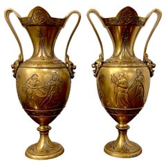Pareja de jarrones de bronce dorado "Néo-Grec" del Grand Tour, atribuidos, F. Barbedienne