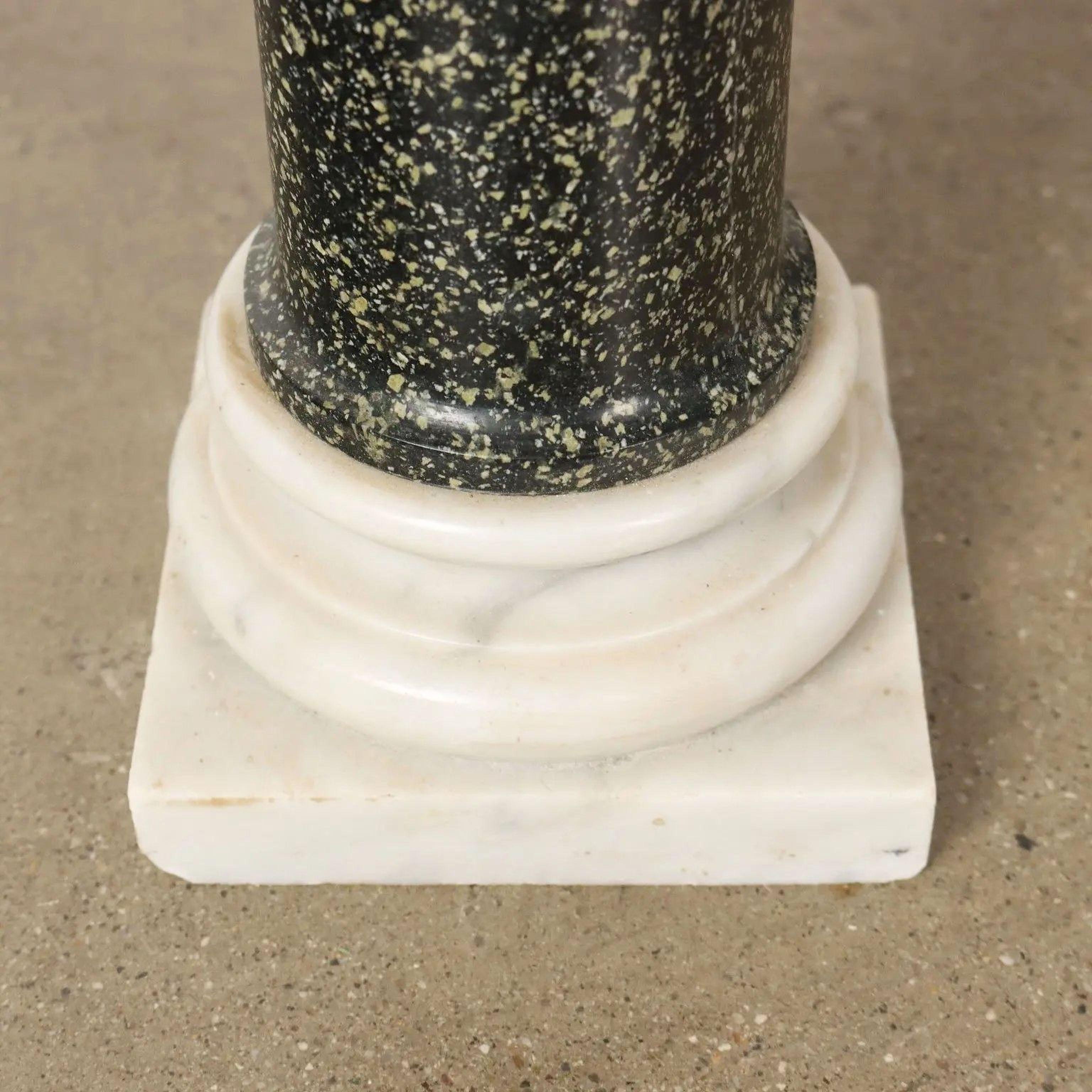 Marmo di Carrara Coppia di colonne in porfido Grand Tour - CIRCA 1860 in vendita