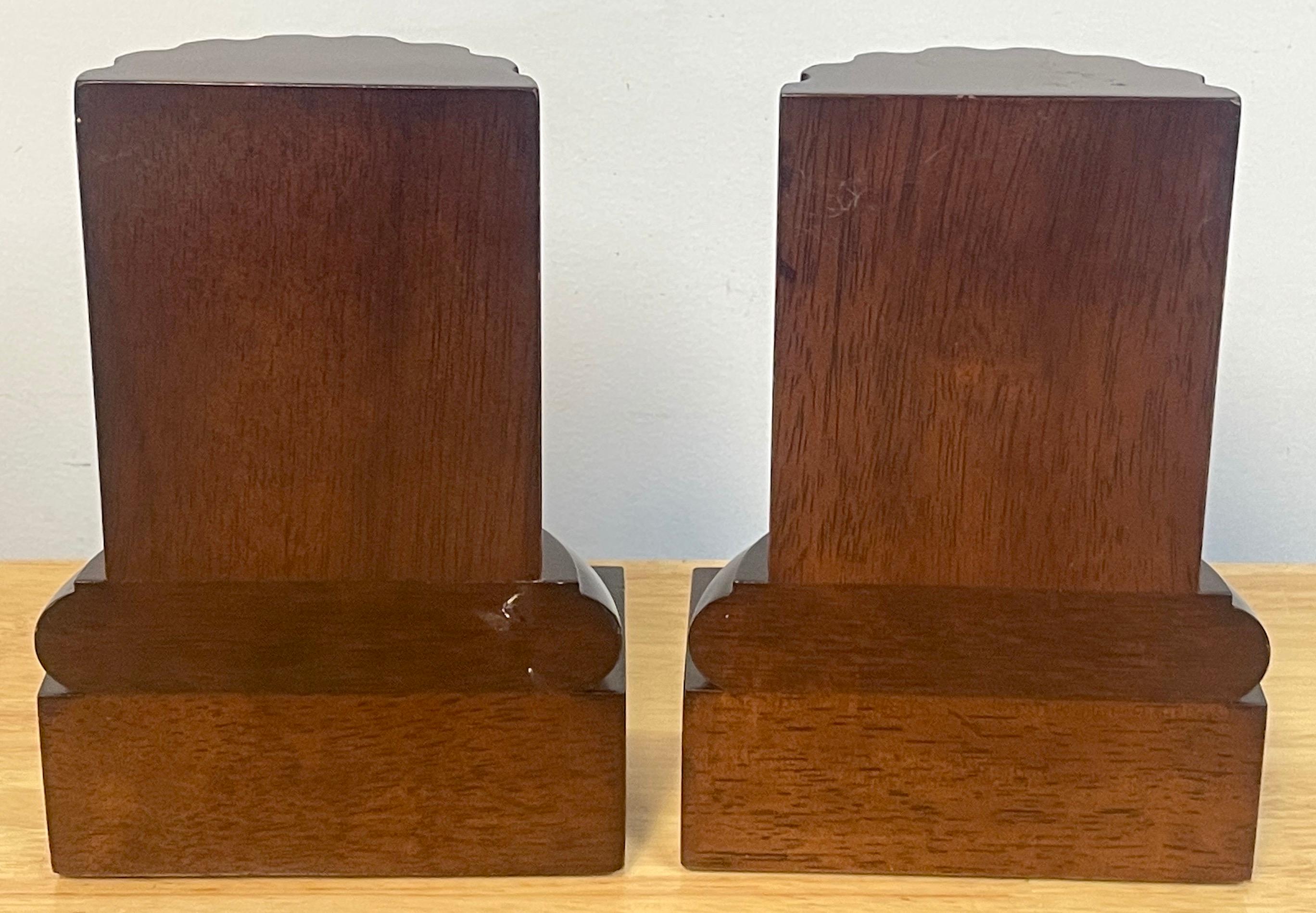Pair of Grand Tour Style Carved Mahogany Fluted Column Bookends In Good Condition In West Palm Beach, FL