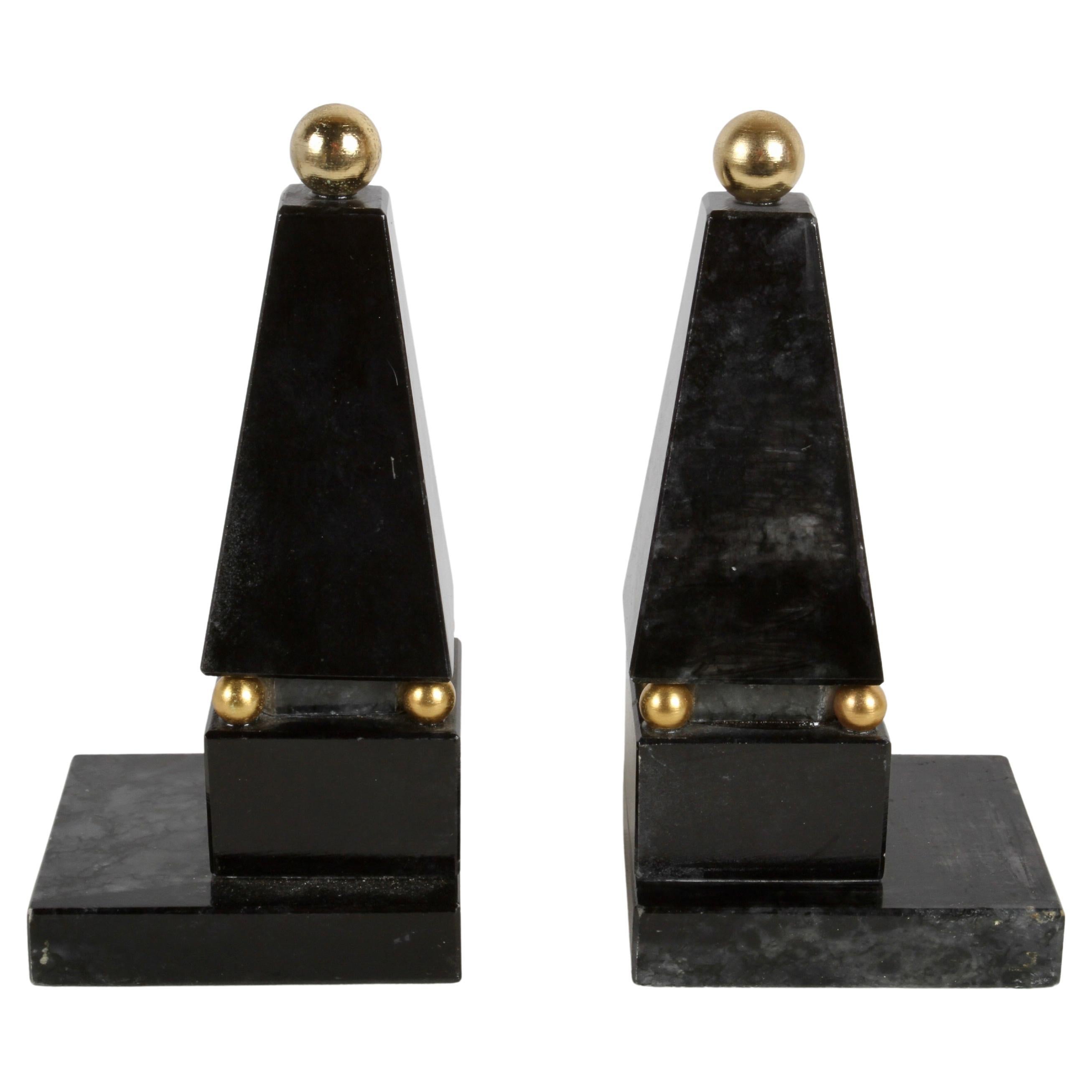 Par de Sujetalibros Obelisco Estilo Gran Tour - Bolas de Mármol y Latón - Made in Italy en venta