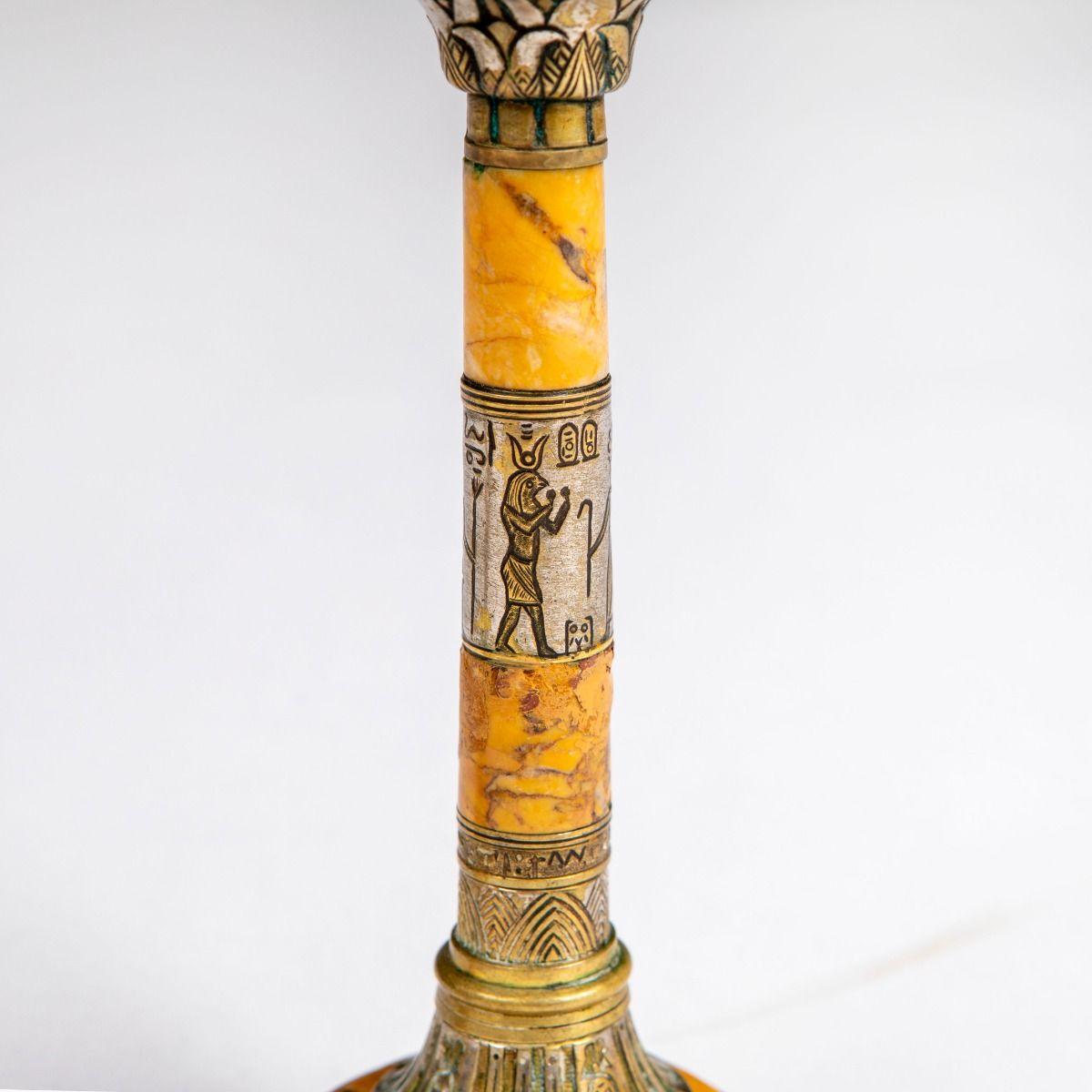 Coppia di candelabri in marmo travertino Grand Tour con revival egiziano in vendita 4