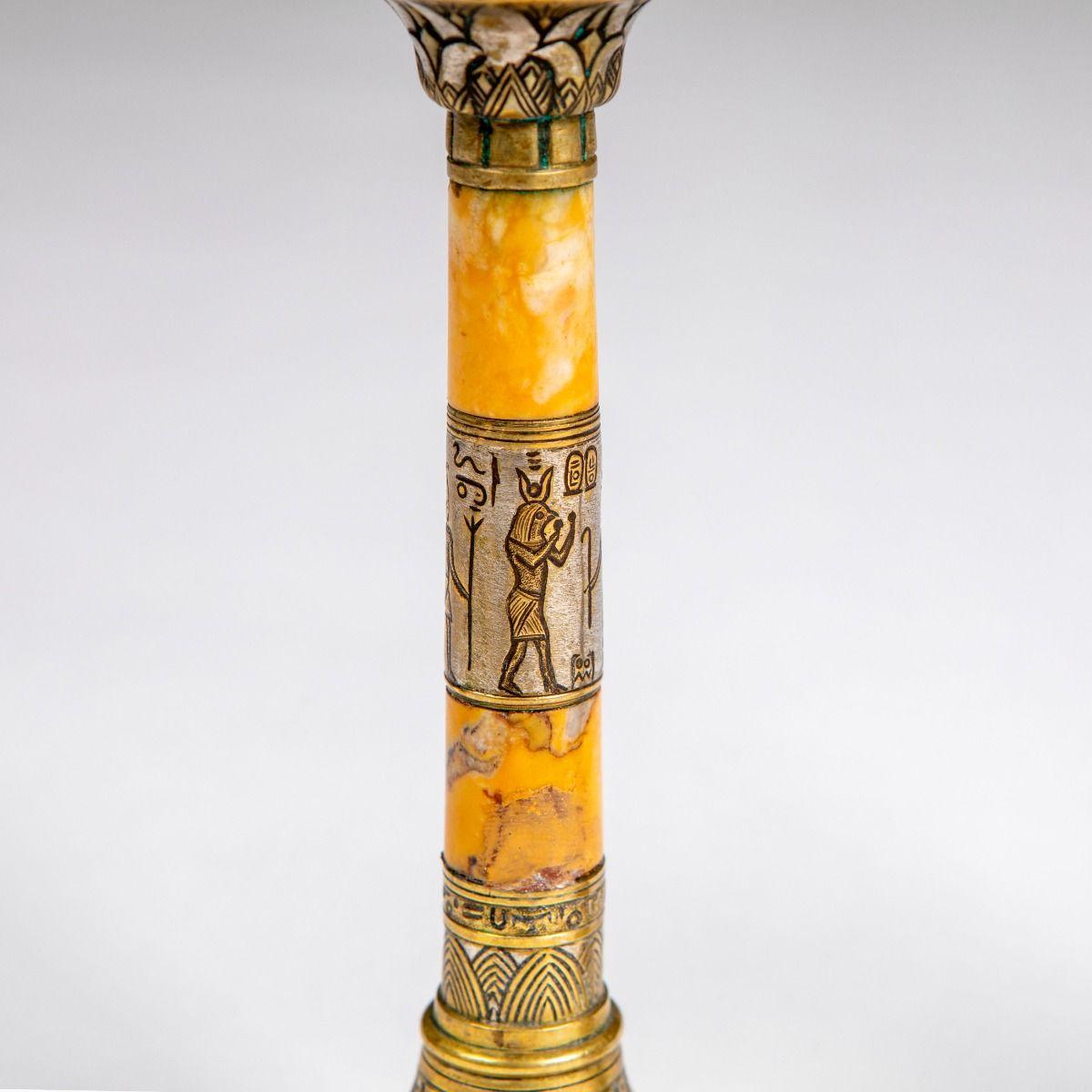 Coppia di candelabri in marmo travertino Grand Tour con revival egiziano in vendita 5