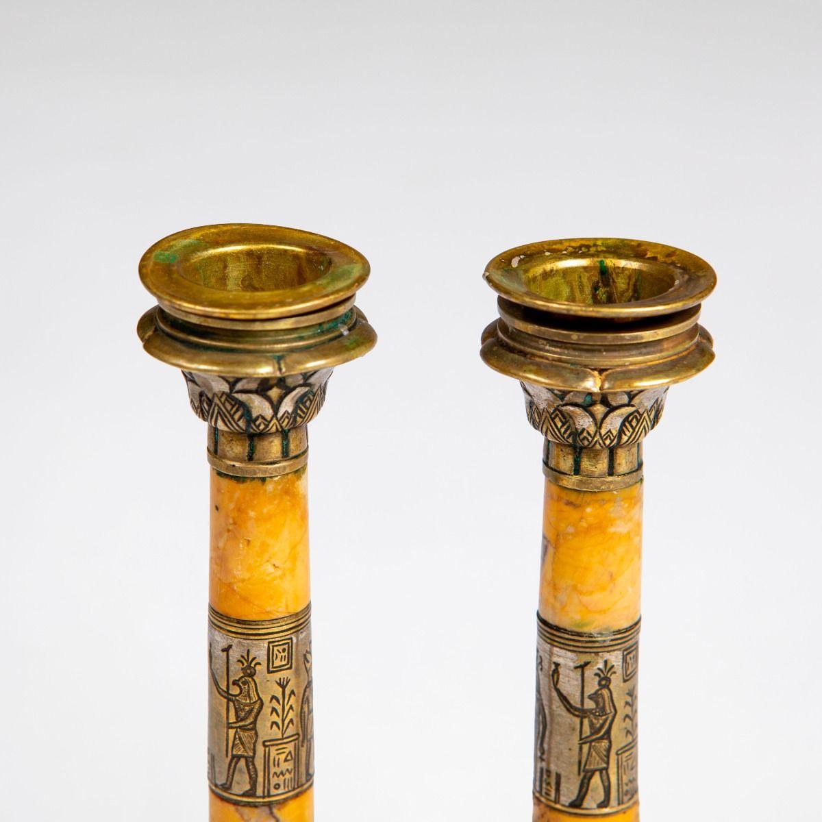 Coppia di candelabri in marmo travertino Grand Tour con revival egiziano in vendita 7