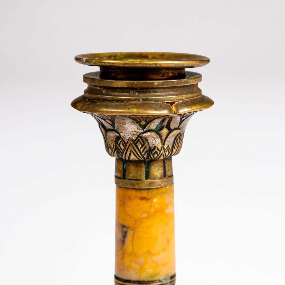 Coppia di candelabri in marmo travertino Grand Tour con revival egiziano in vendita 9