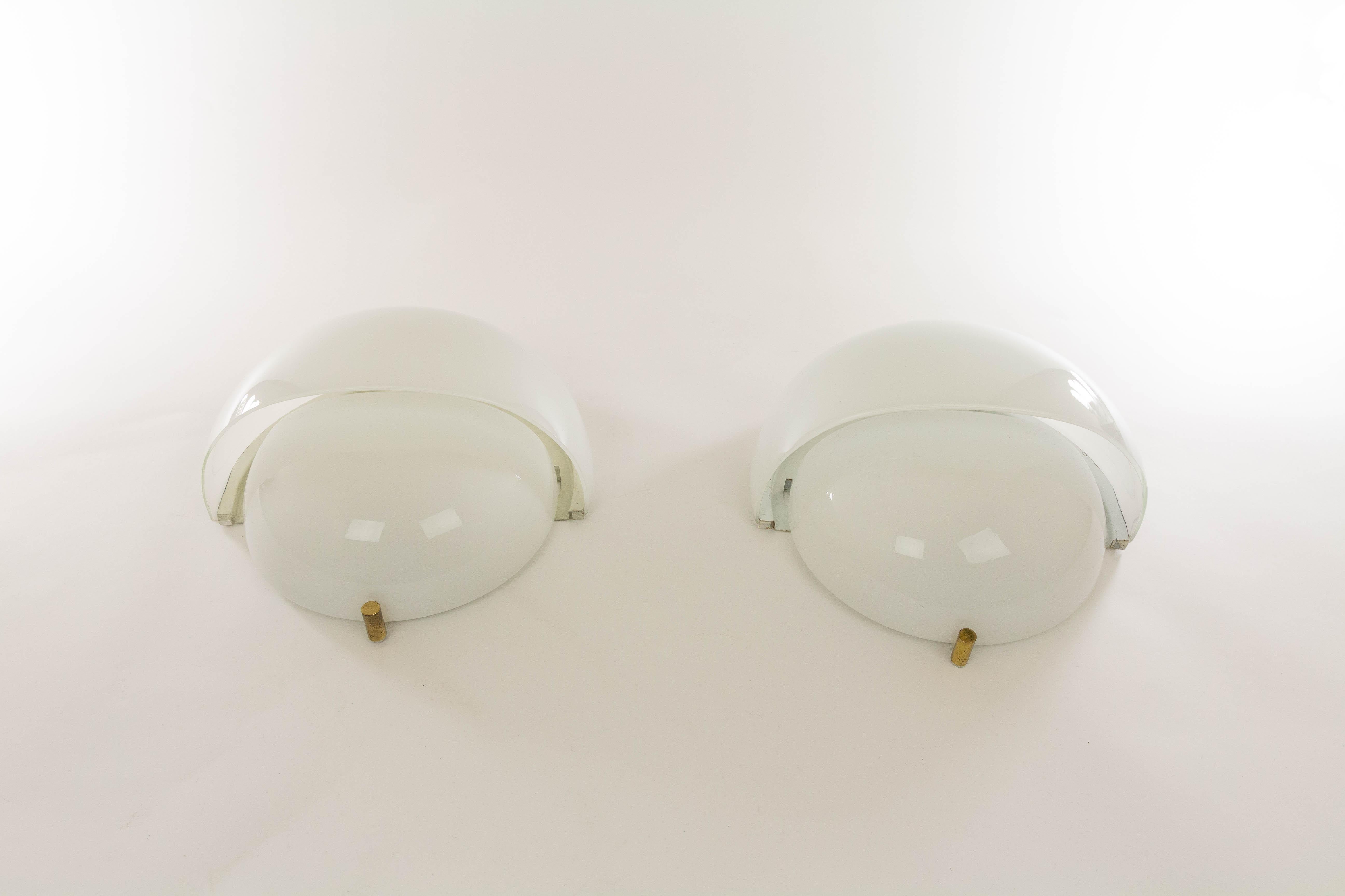 Pair of Grande Mania Wall Lamps by Vico Magistretti for Artemide, 1960s In Good Condition In Rotterdam, NL