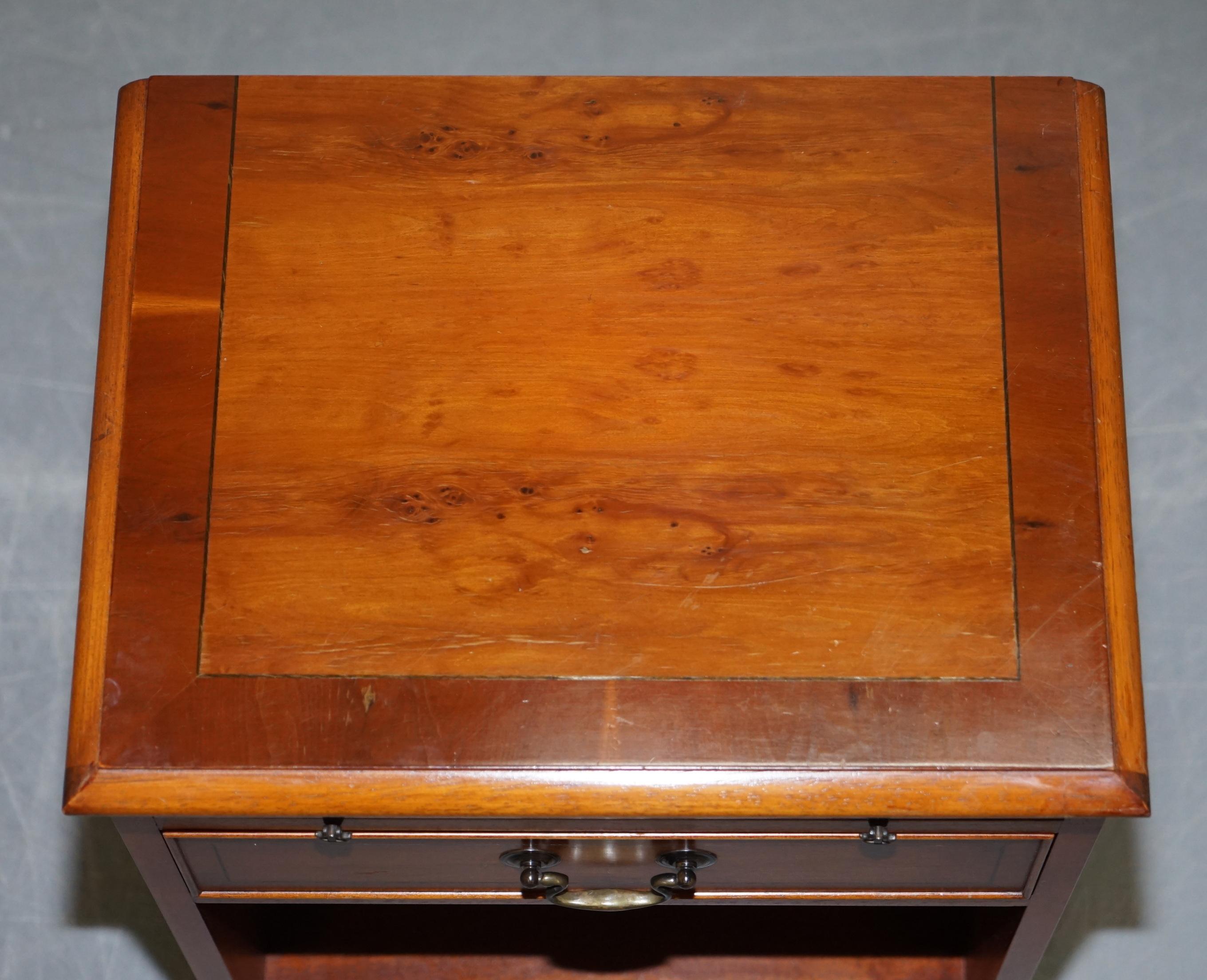 Paar Grange Paris Handgefertigte Beistell-/Beistelltische aus Buchenholz, Cheerywood, Frankreich im Angebot 11