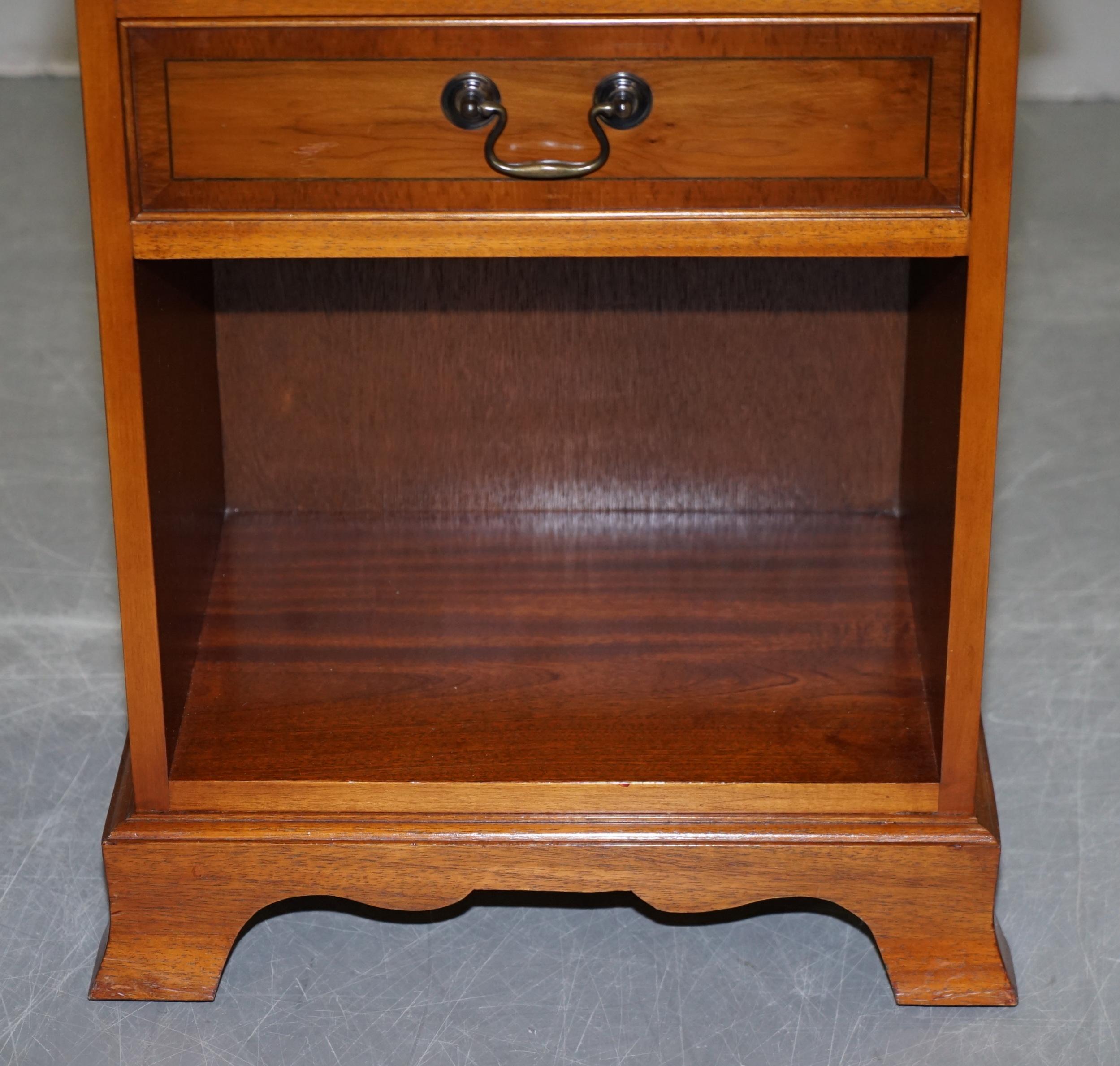Paar Grange Paris Handgefertigte Beistell-/Beistelltische aus Buchenholz, Cheerywood, Frankreich im Angebot 13