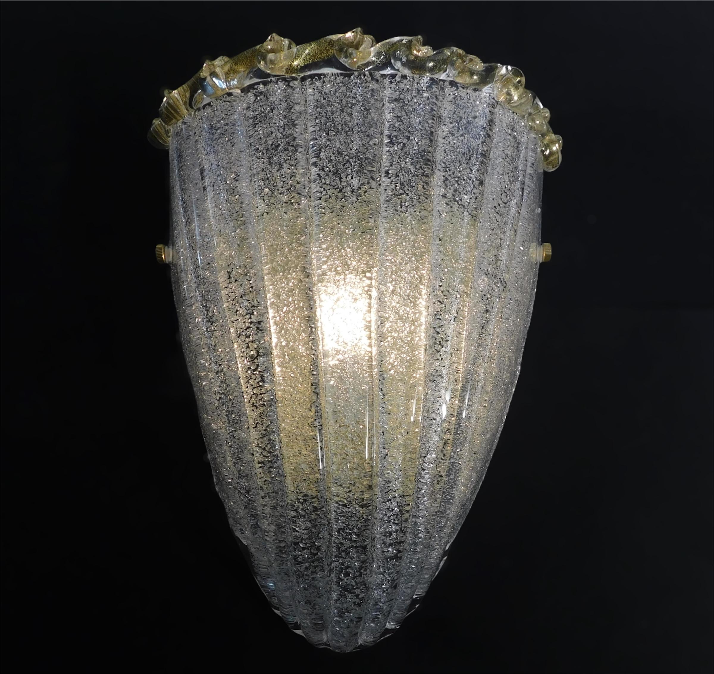 Coppia di lampade a scudo Graniglia, 3 coppie disponibili In condizioni buone in vendita a Los Angeles, CA