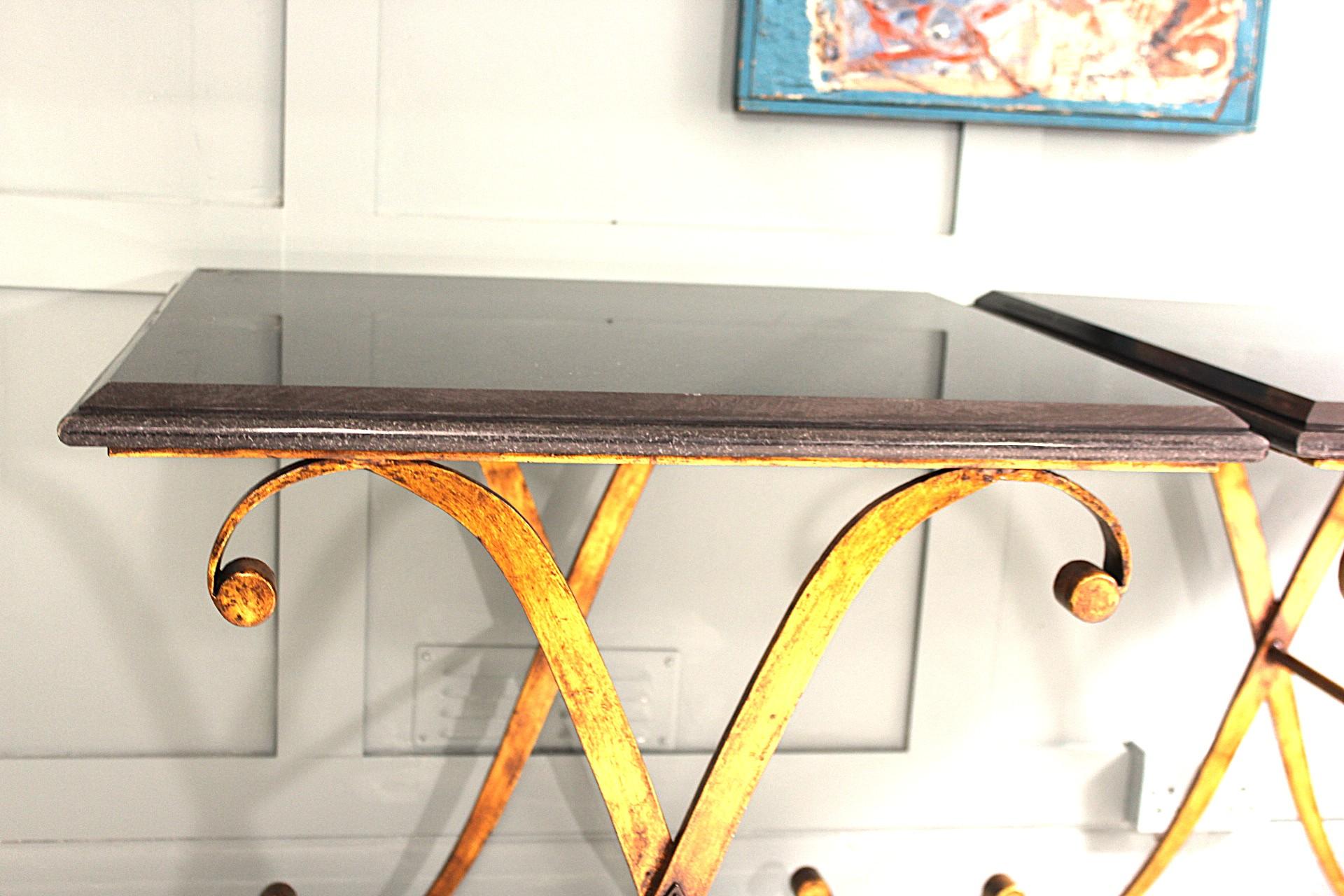 Paire de tables d'appoint en métal doré Granite par John Richard en vente 3