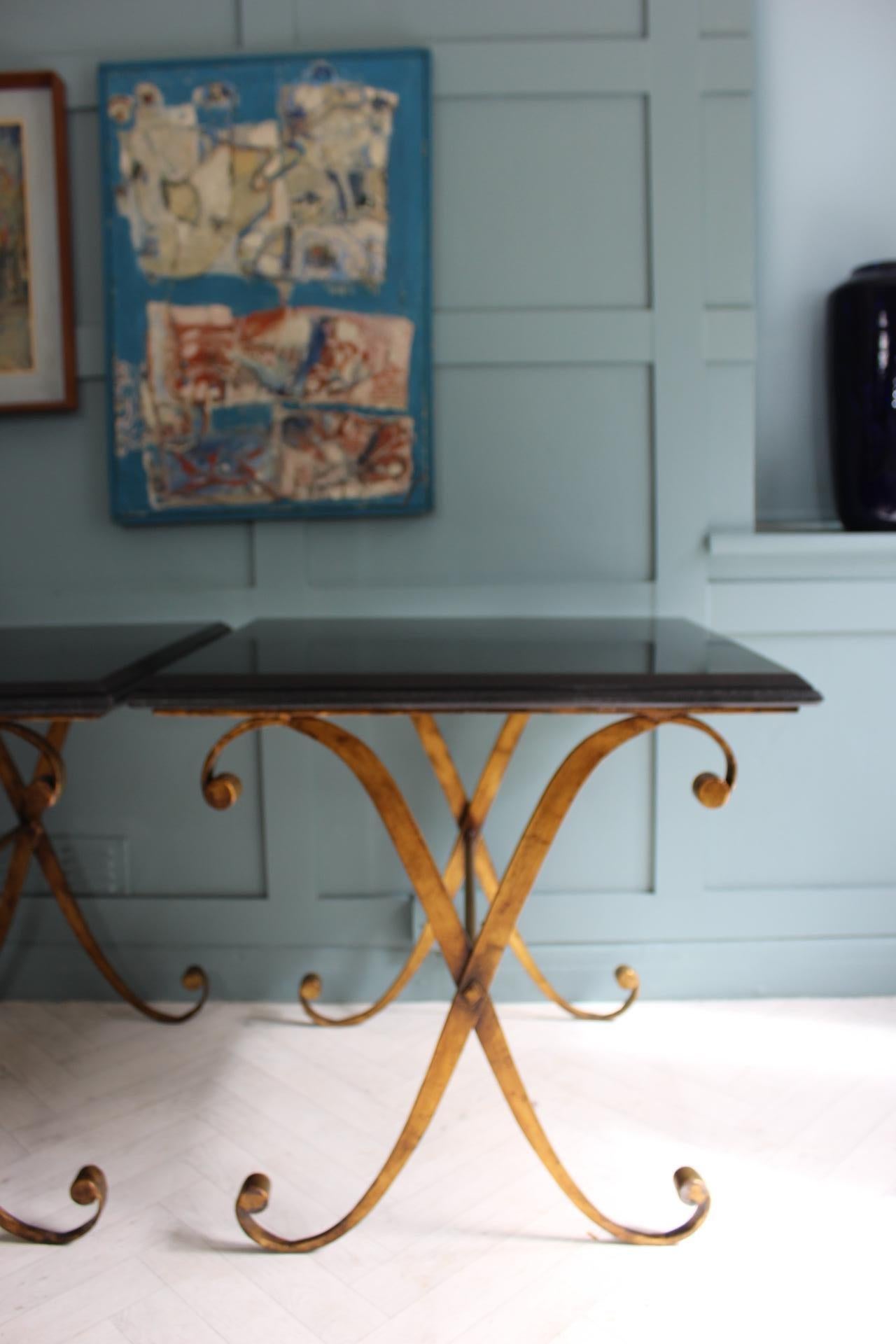 Effet bronze Paire de tables d'appoint en métal doré Granite par John Richard en vente