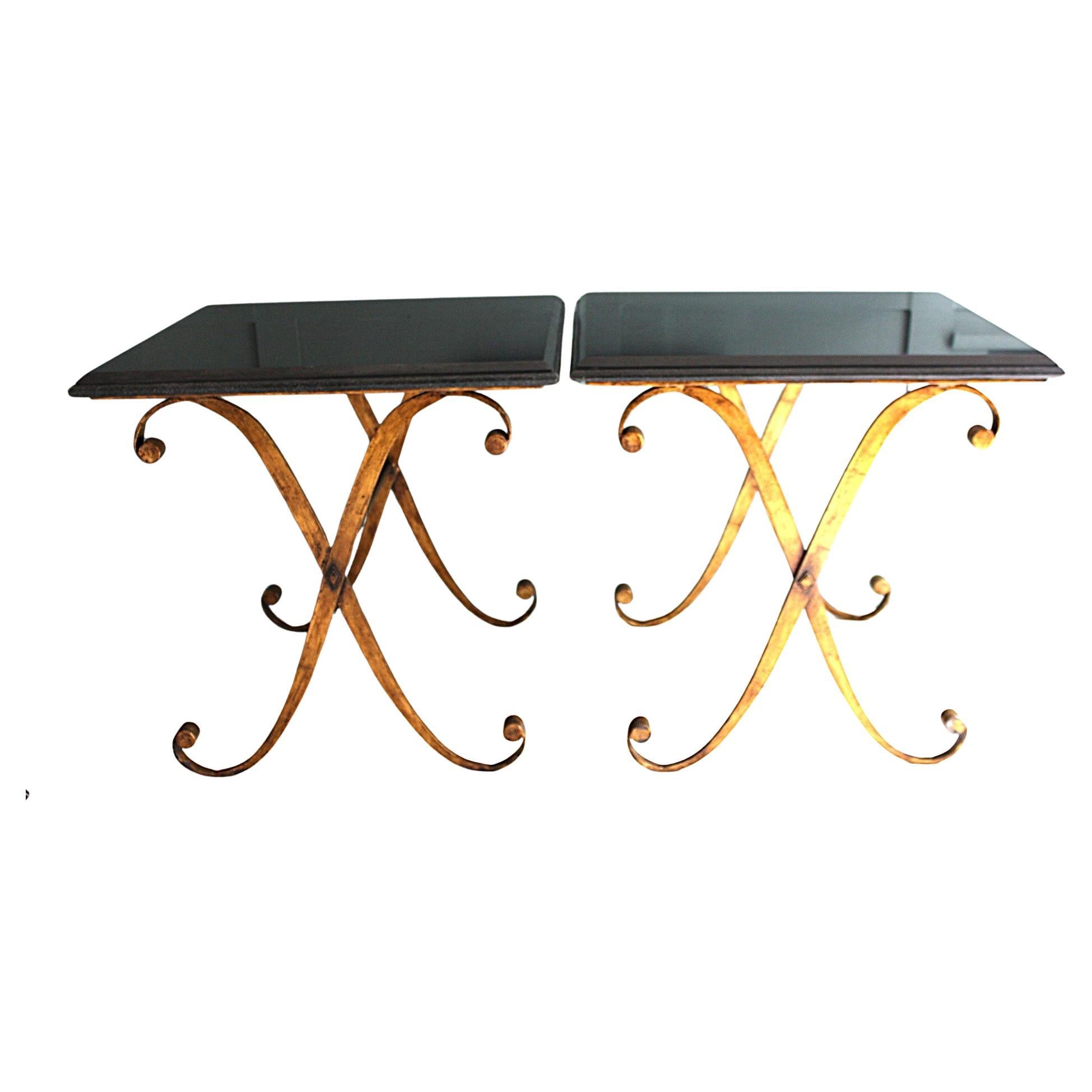 Paire de tables d'appoint en métal doré Granite par John Richard en vente