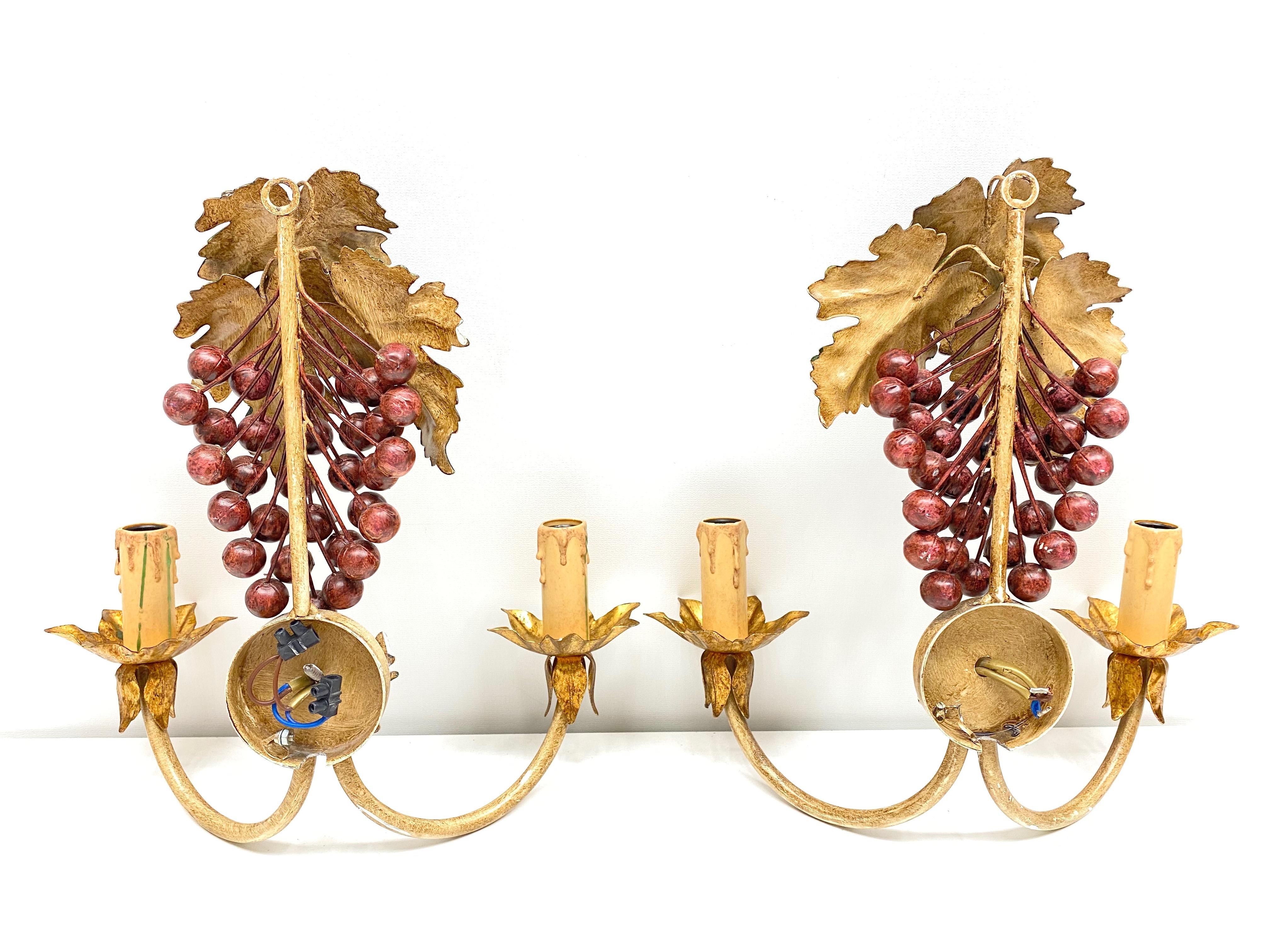 Pair of Grape and Leaf Tole Sconces Polychrome Metal, 1960s, Italy For Sale 7