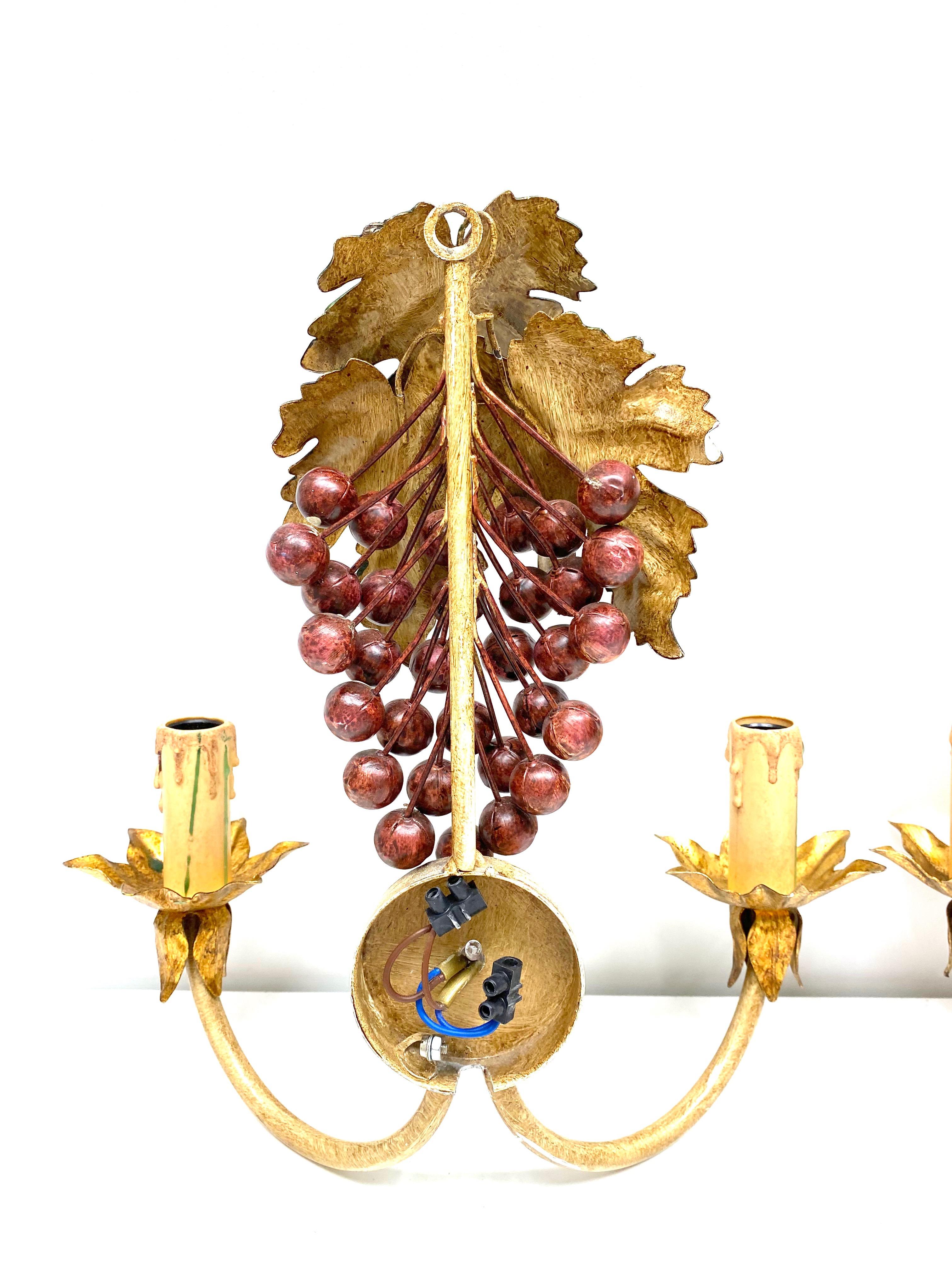 Pair of Grape and Leaf Tole Sconces Polychrome Metal, 1960s, Italy For Sale 9