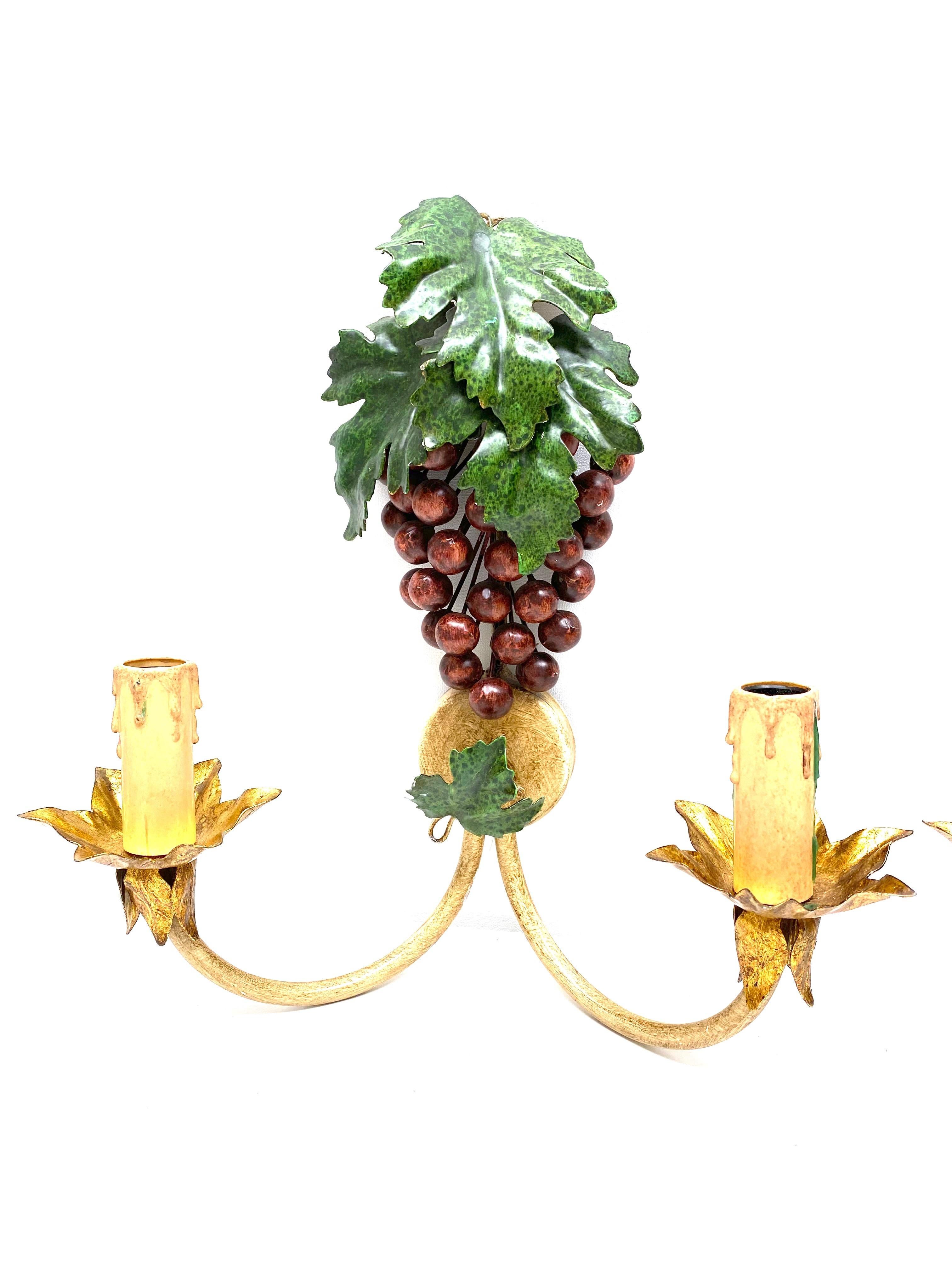 Hollywood Regency Pair of Grape and Leaf Tole Sconces Polychrome Metal, 1960s, Italy For Sale