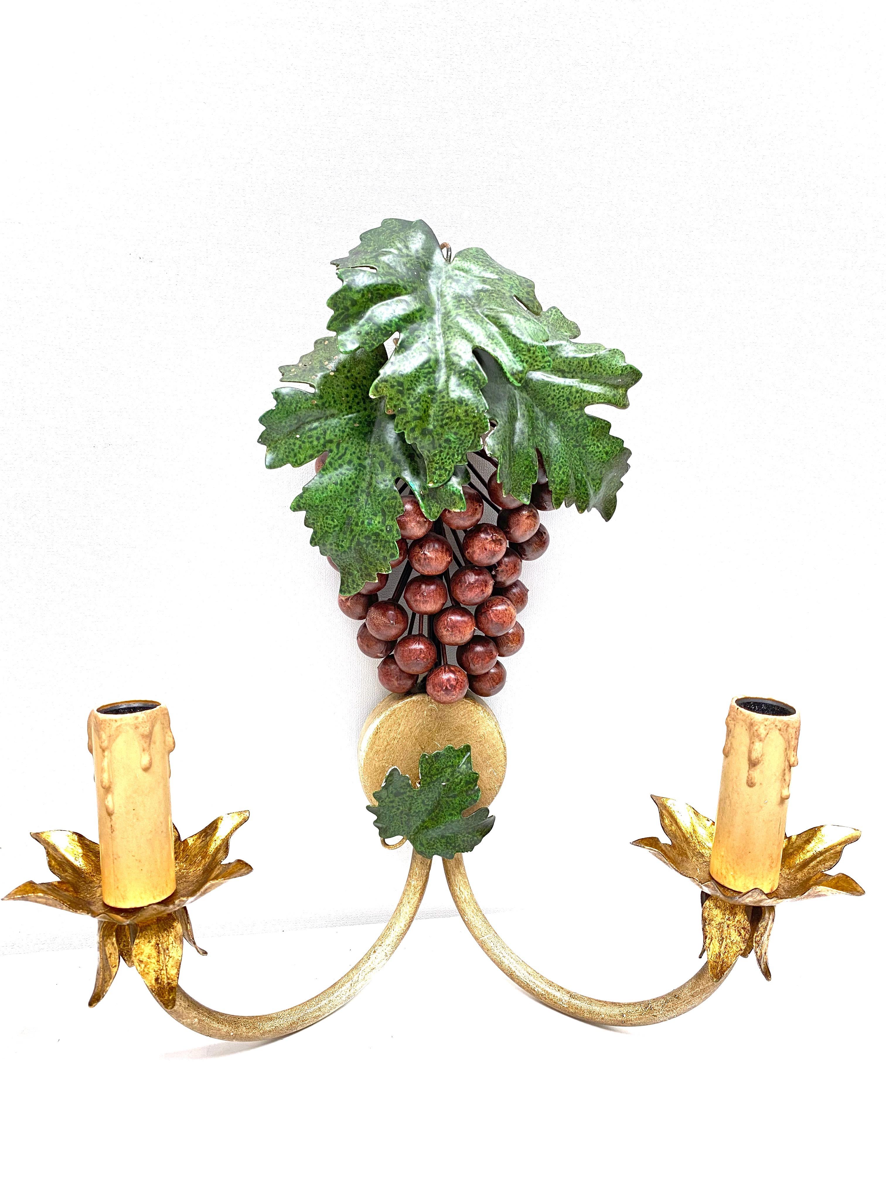 Pair of Grape and Leaf Tole Sconces Polychrome Metal, 1960s, Italy For Sale 1