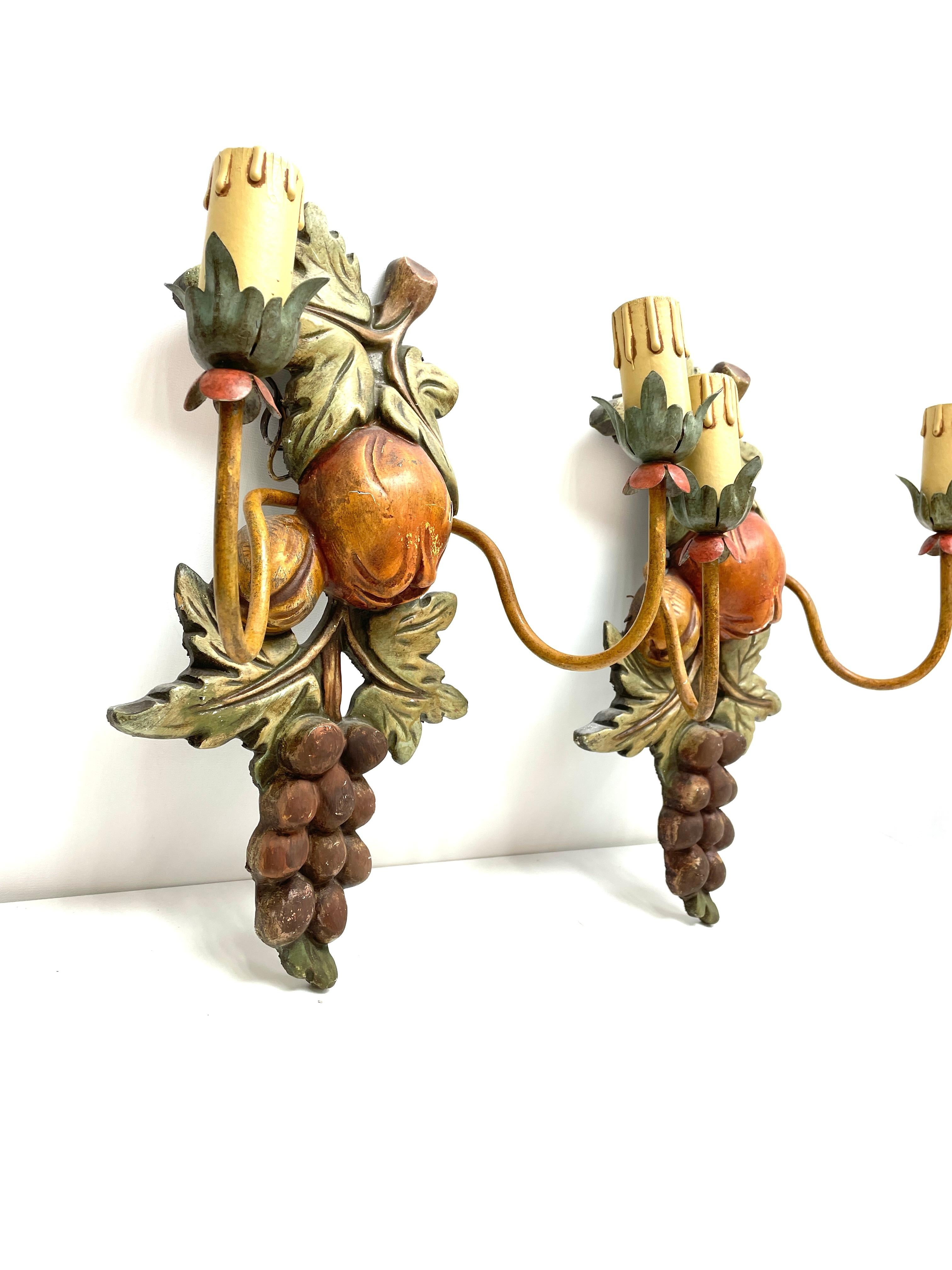Pair of Grape and Leaf Tole Sconces Polychrome Wood, 1960s, Italy For Sale 3