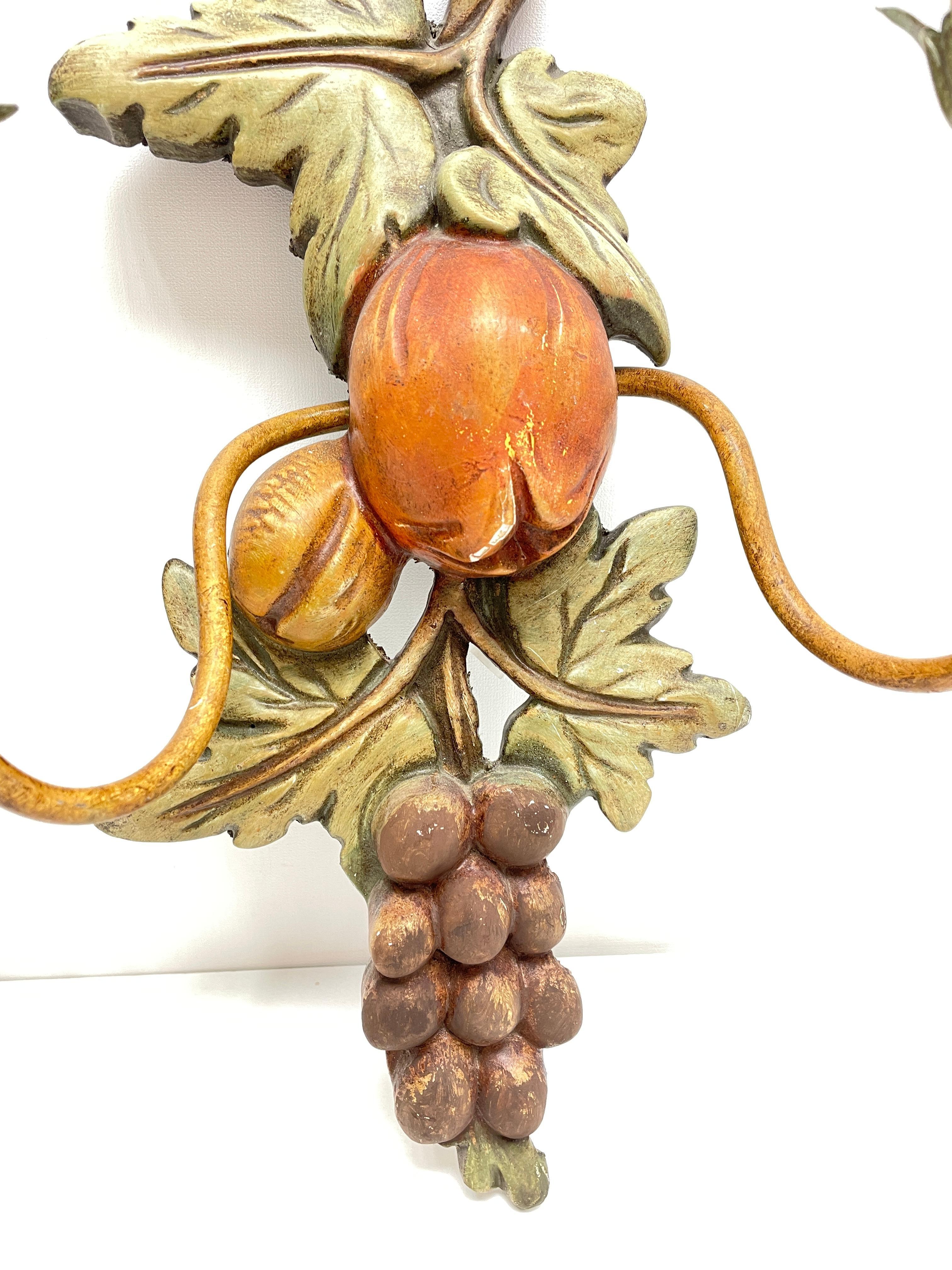 Pair of Grape and Leaf Tole Sconces Polychrome Wood, 1960s, Italy In Good Condition For Sale In Nuernberg, DE