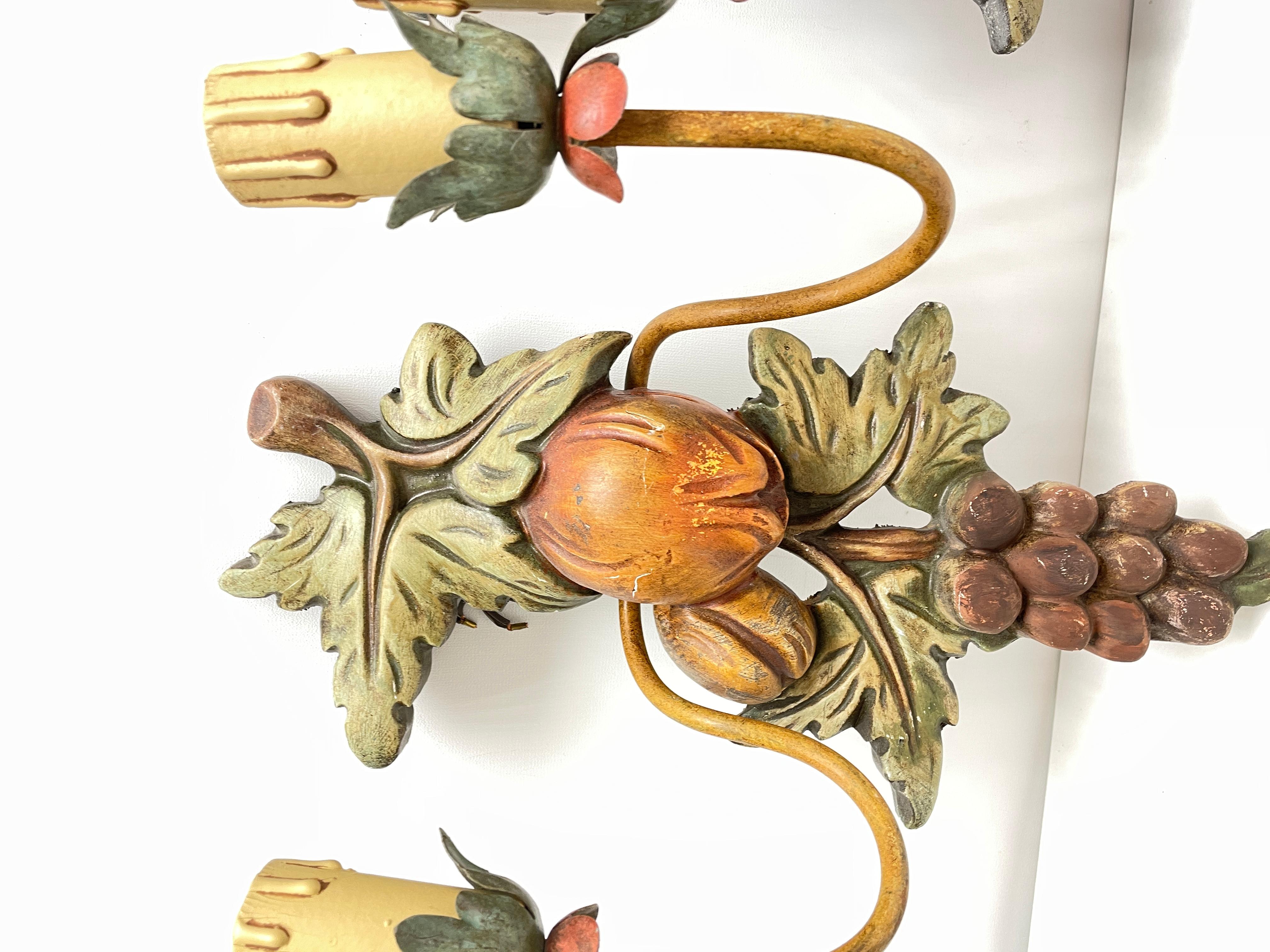 Pair of Grape and Leaf Tole Sconces Polychrome Wood, 1960s, Italy For Sale 1
