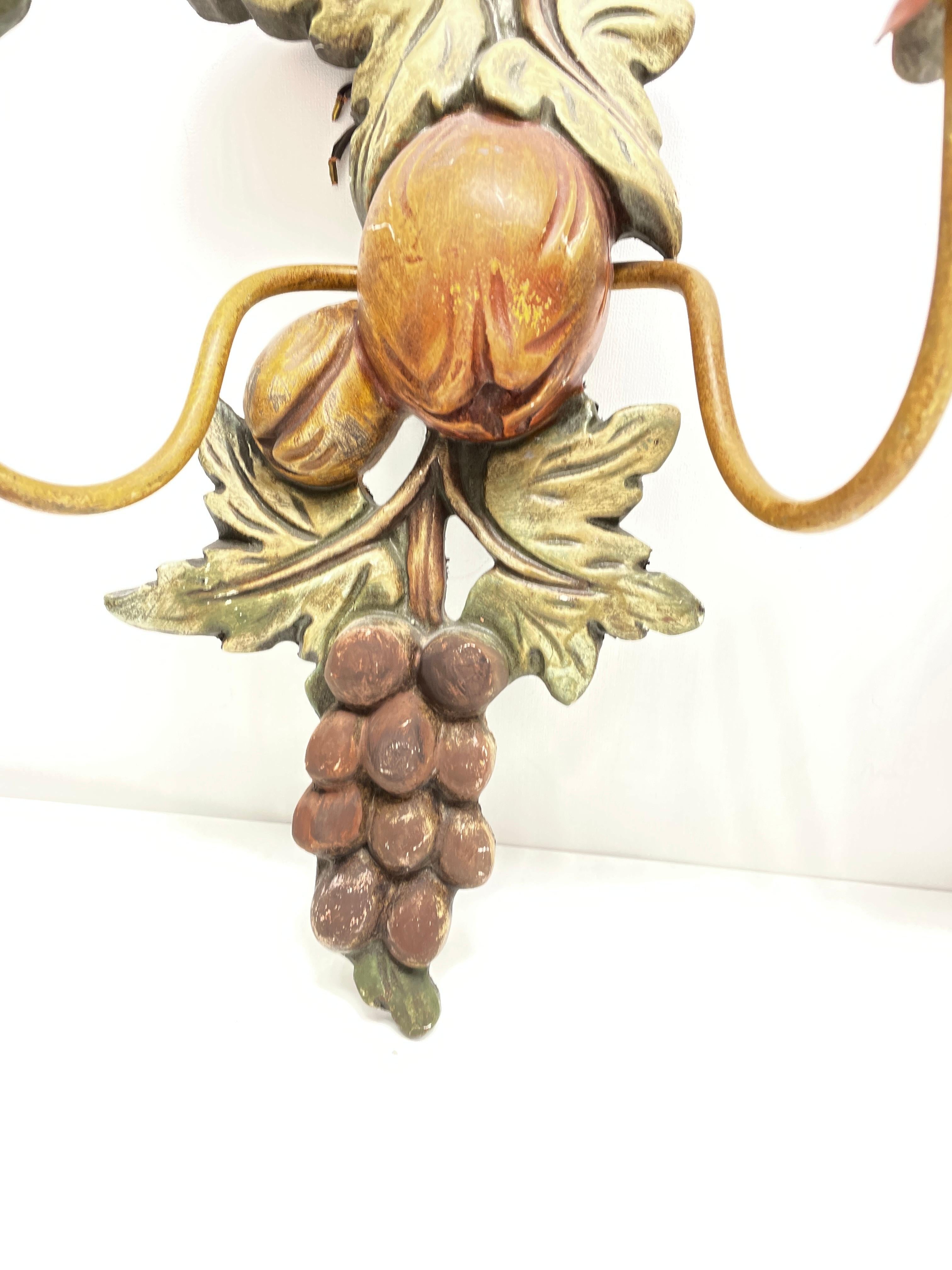 Pair of Grape and Leaf Tole Sconces Polychrome Wood, 1960s, Italy For Sale 1
