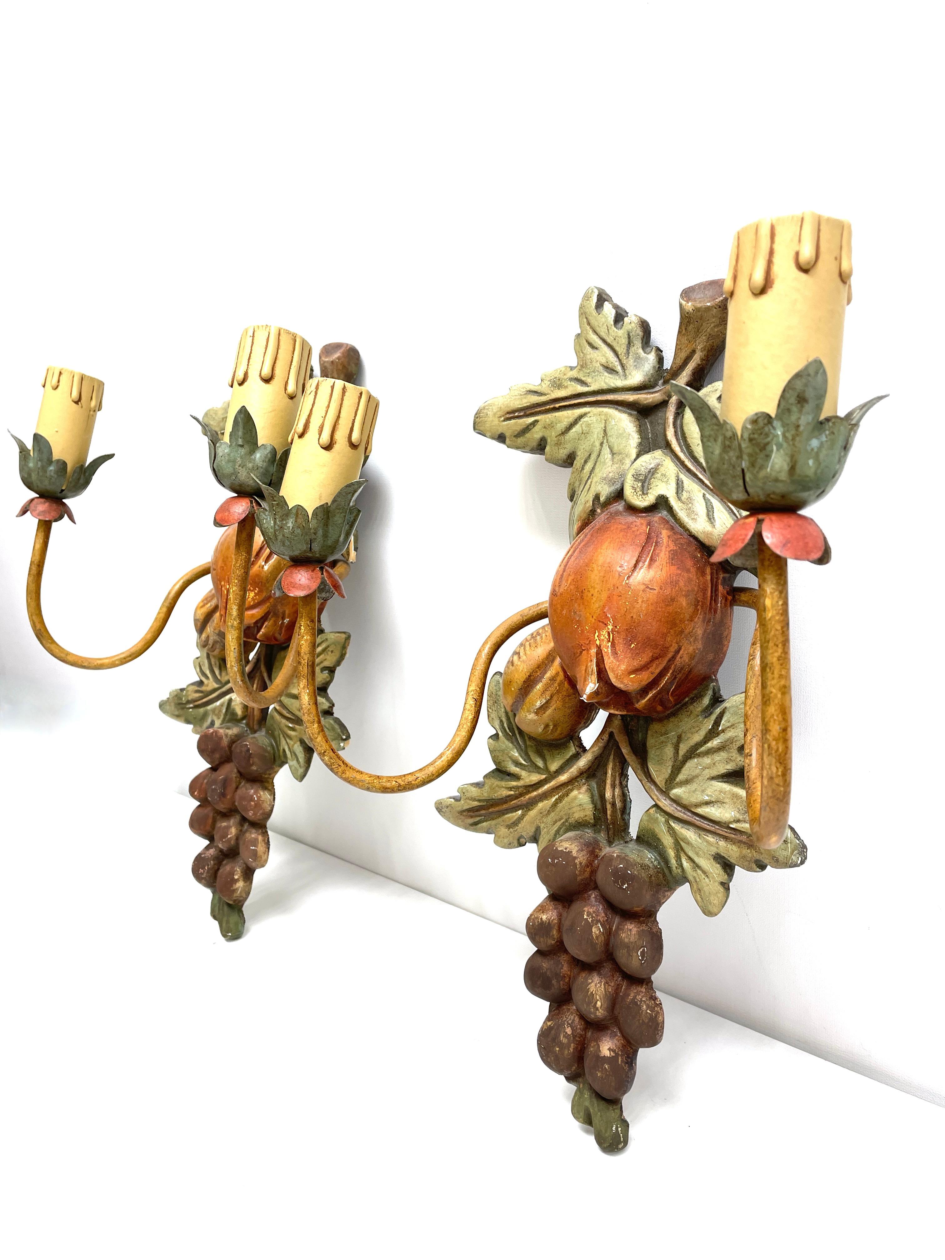 Pair of Grape and Leaf Tole Sconces Polychrome Wood, 1960s, Italy For Sale 2