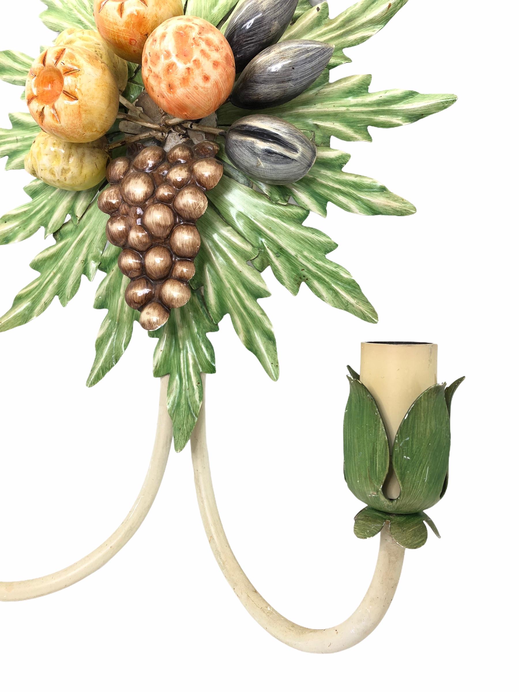 Pair of Grape, Fruits and Leaf Tole Sconces Polychrome Metal, 1960s, Italy In Good Condition For Sale In Nuernberg, DE