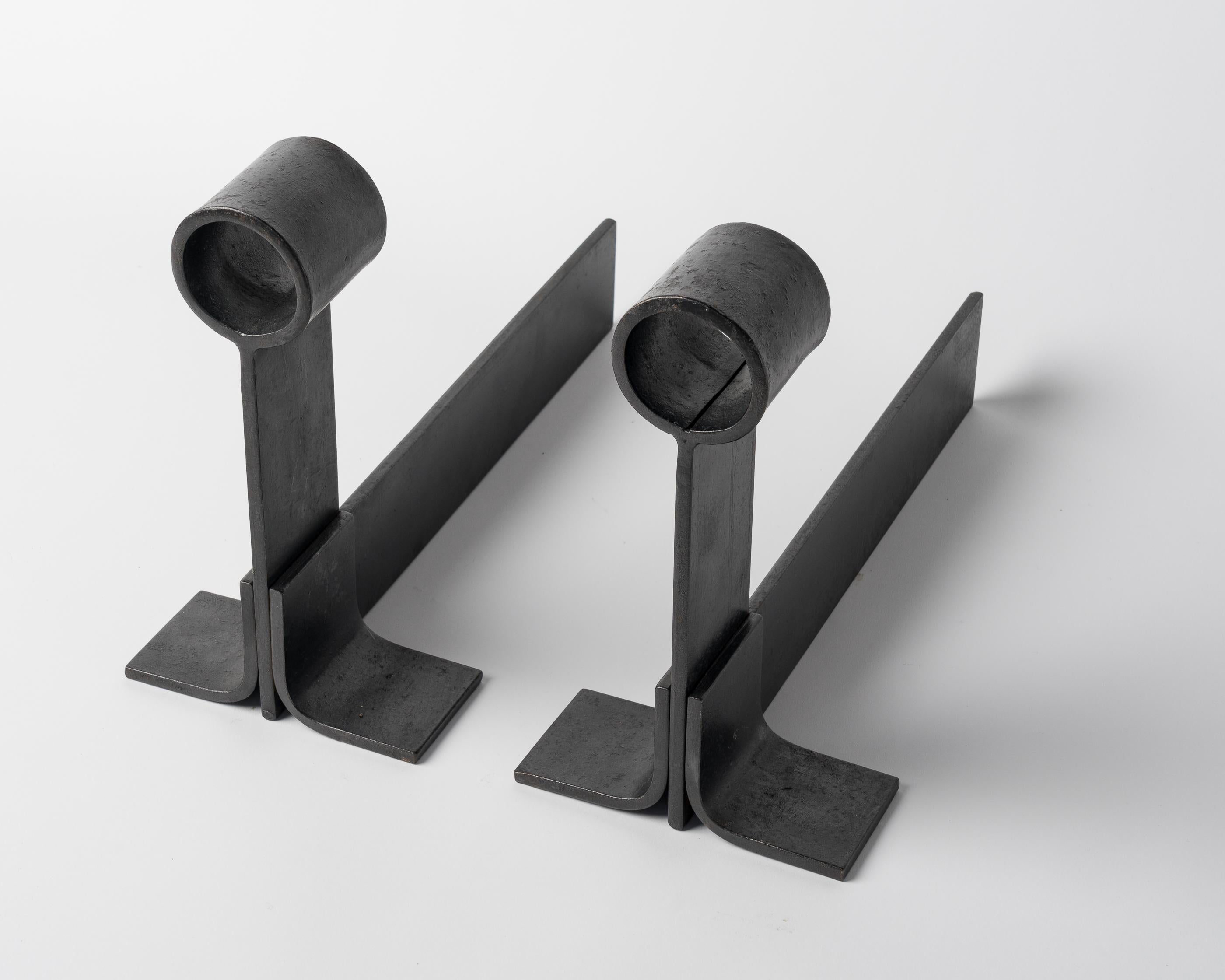 Pair of Graphic Brutalist Steel Andirons, France, 1970's In Good Condition In New York, NY