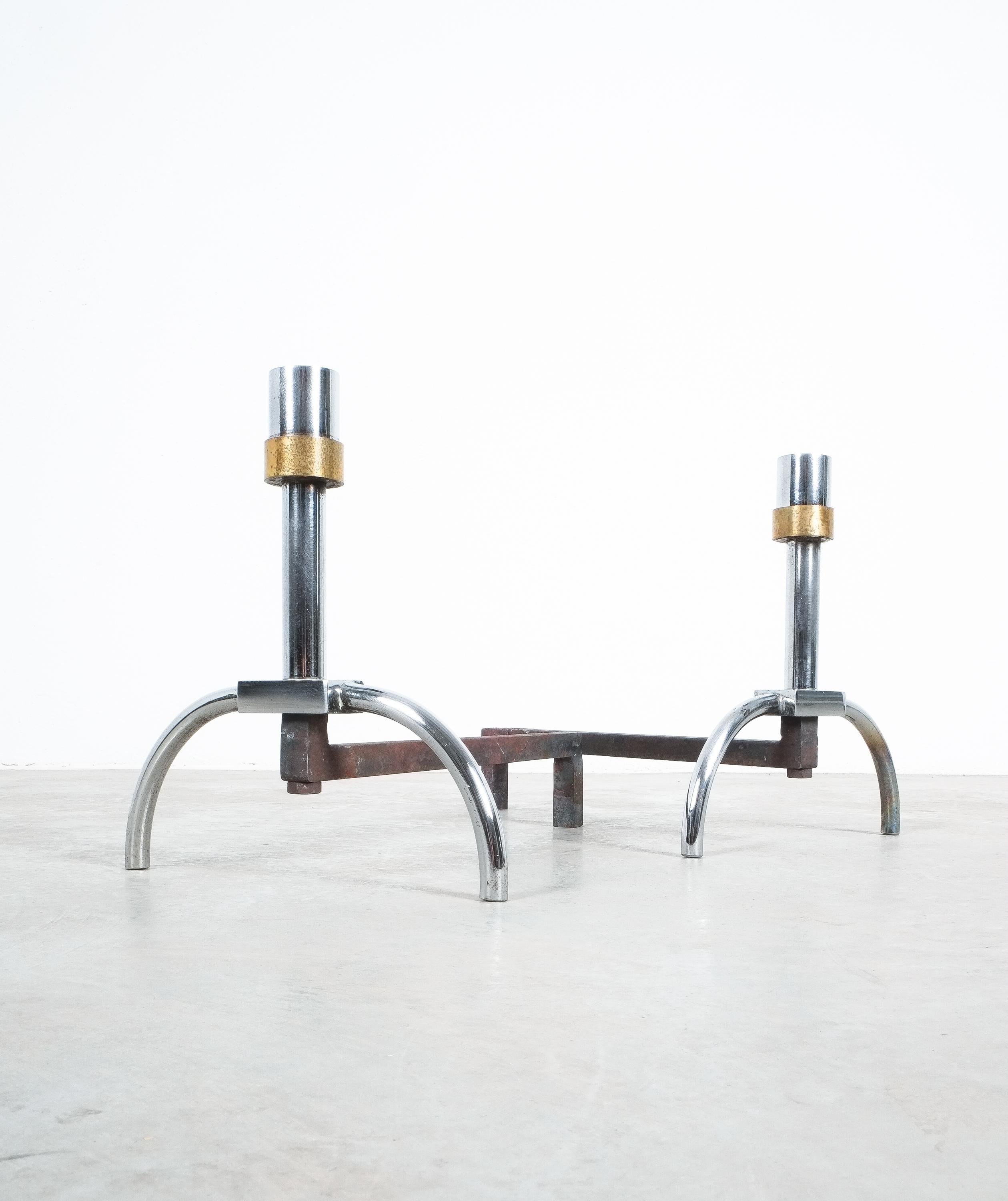 Mid-Century Modern Pair of Graphical Andirons from Iron and Brass Chrome, France, circa 1940 For Sale