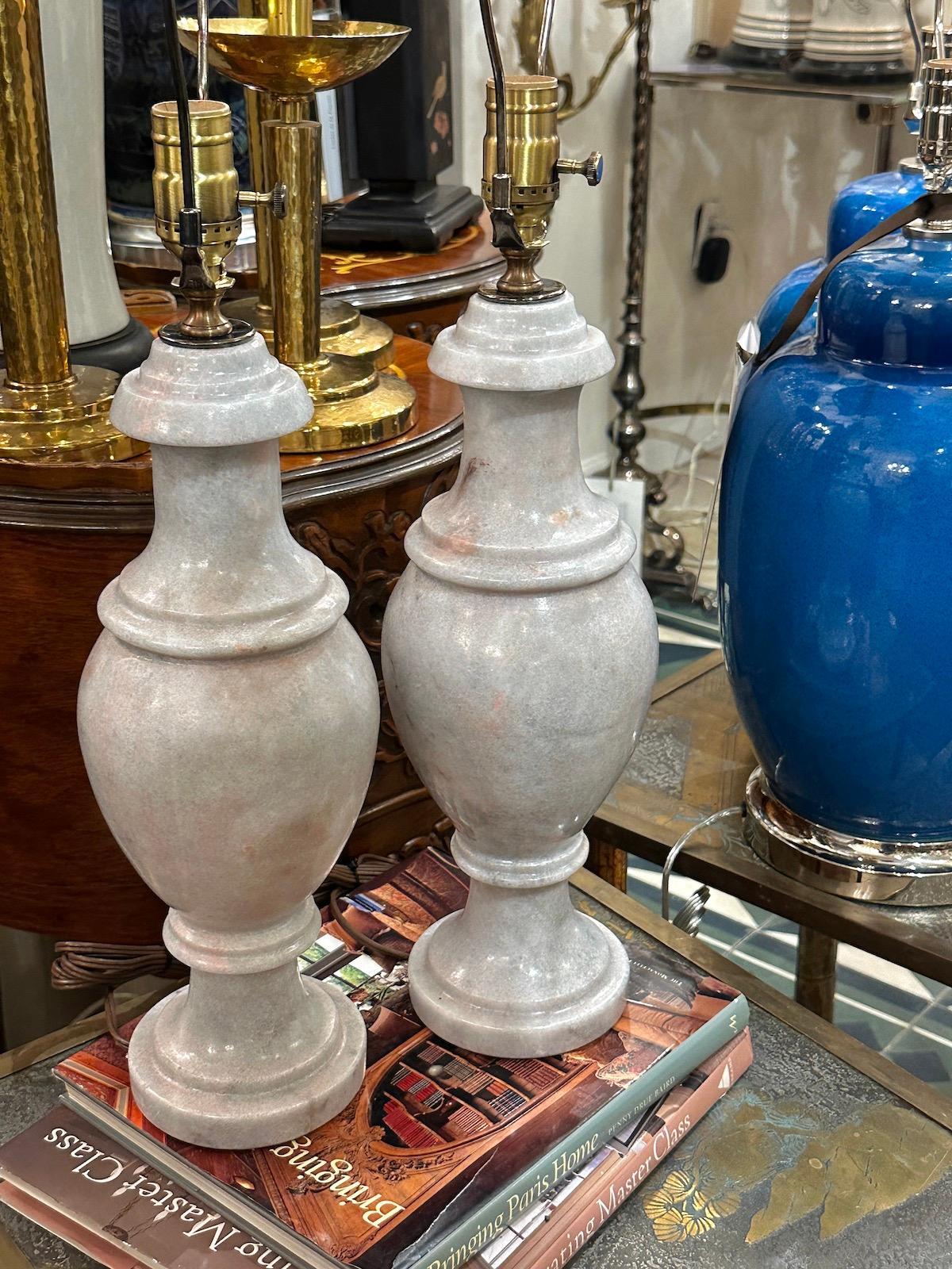 Mid-20th Century Pair of Gray and Rose Marble Lamps For Sale