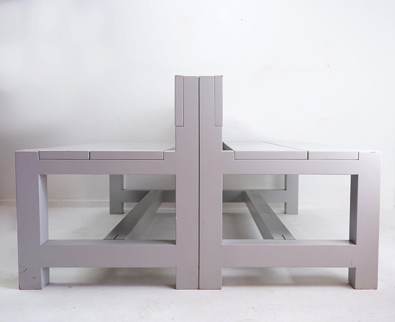 Minimaliste Paire de bancs gris par Claire Bataille et Paul Ibens - Belgique