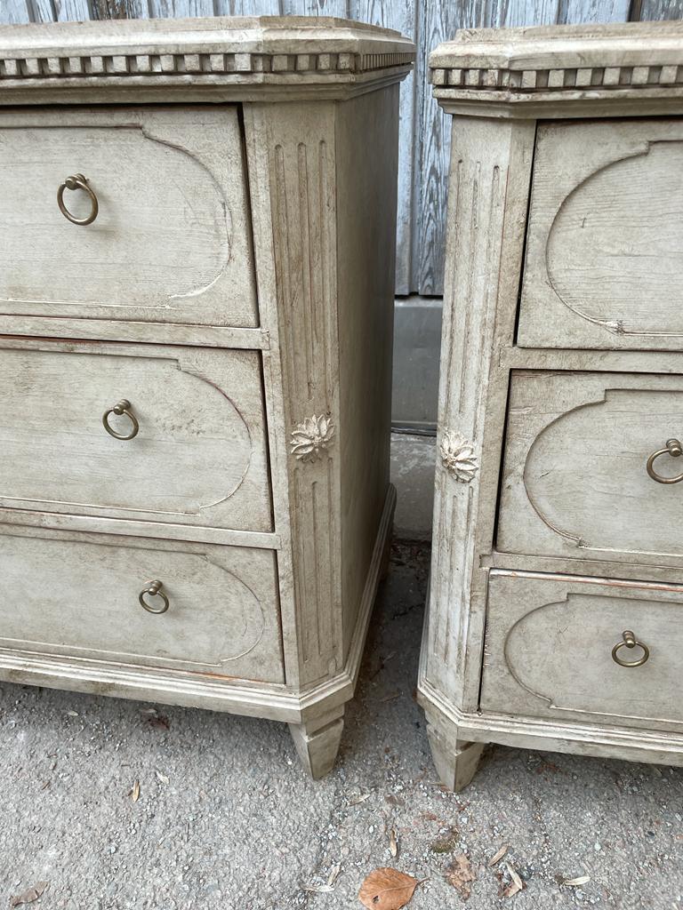Hand-Painted Pair of Gray Gustavian Faux Marble Chest of Drawers