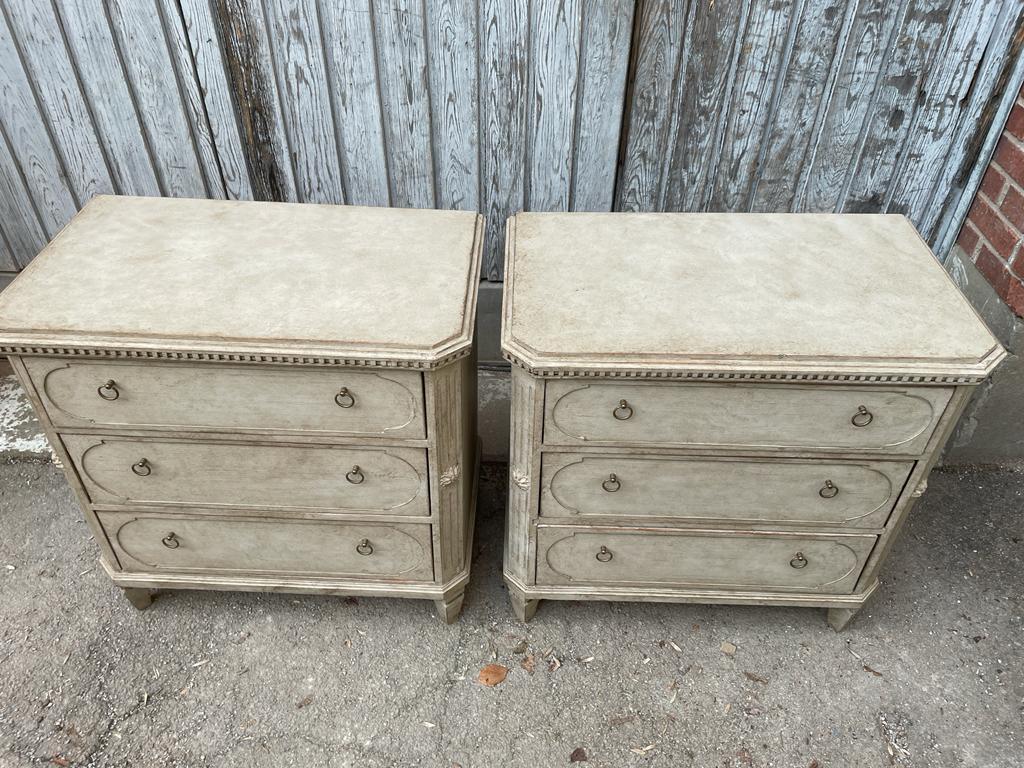 Pair of Gray Gustavian Faux Marble Chest of Drawers In Good Condition In Haddonfield, NJ