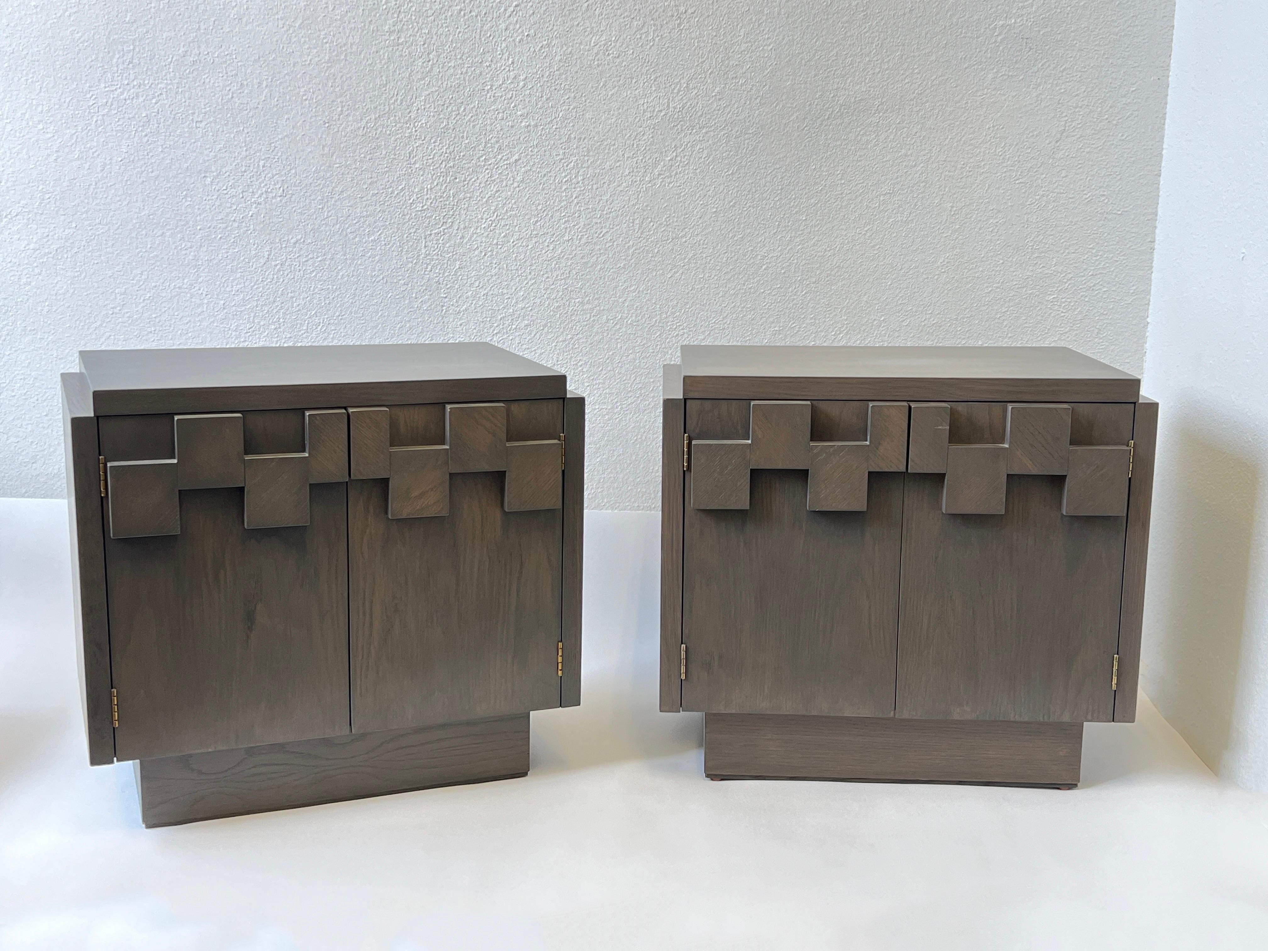 1970’s Pair light gray lacquered oak nightstands by Lane Furniture. 
They are as found condition. They were previously lacquered in light gray wash oak finish. 
Shows minor wear consistent with age. 
The two doors expose a shelf inside.