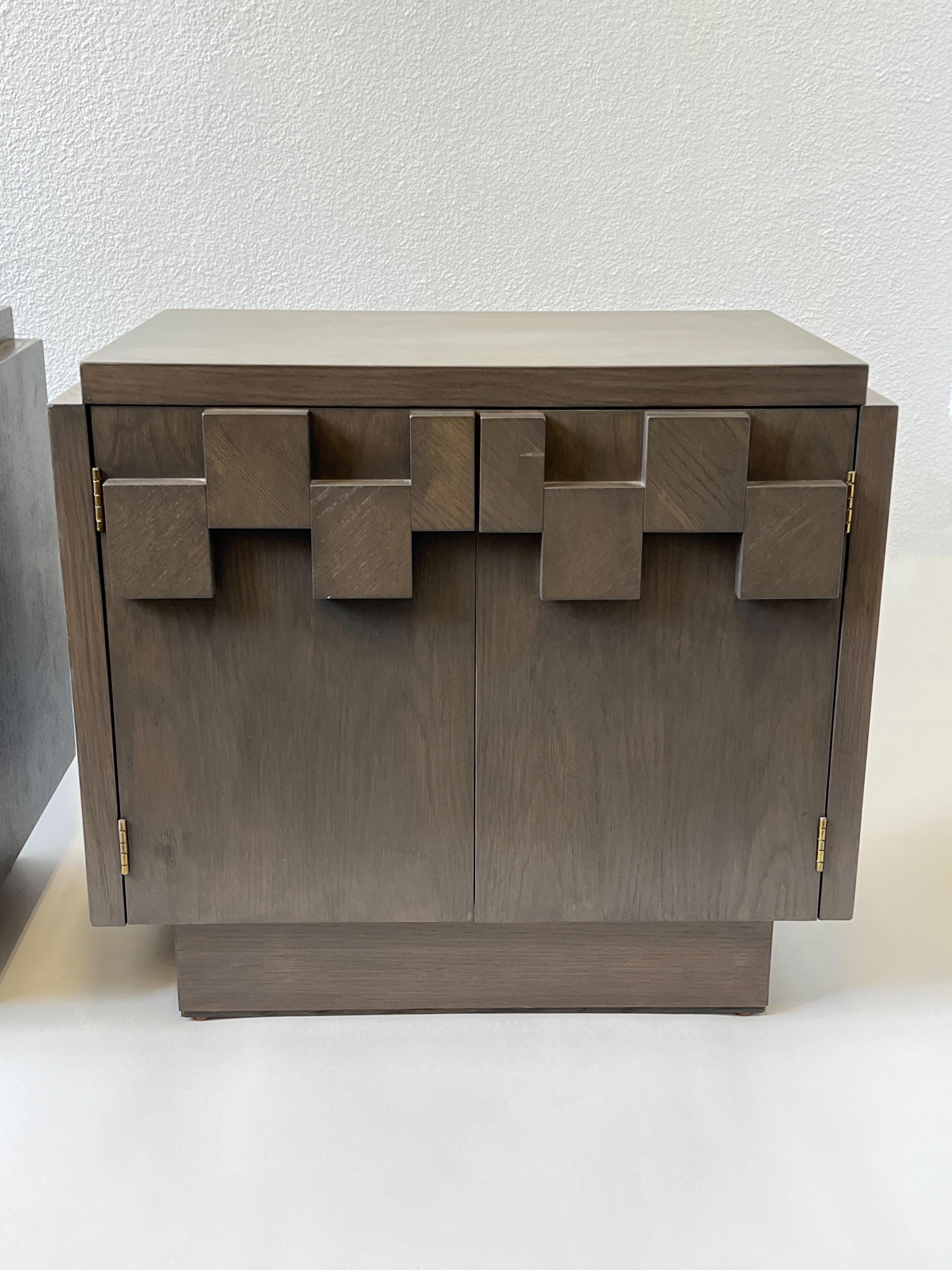 Pair of Gray Oak Nightstands by Lane Furniture  In Good Condition In Palm Springs, CA