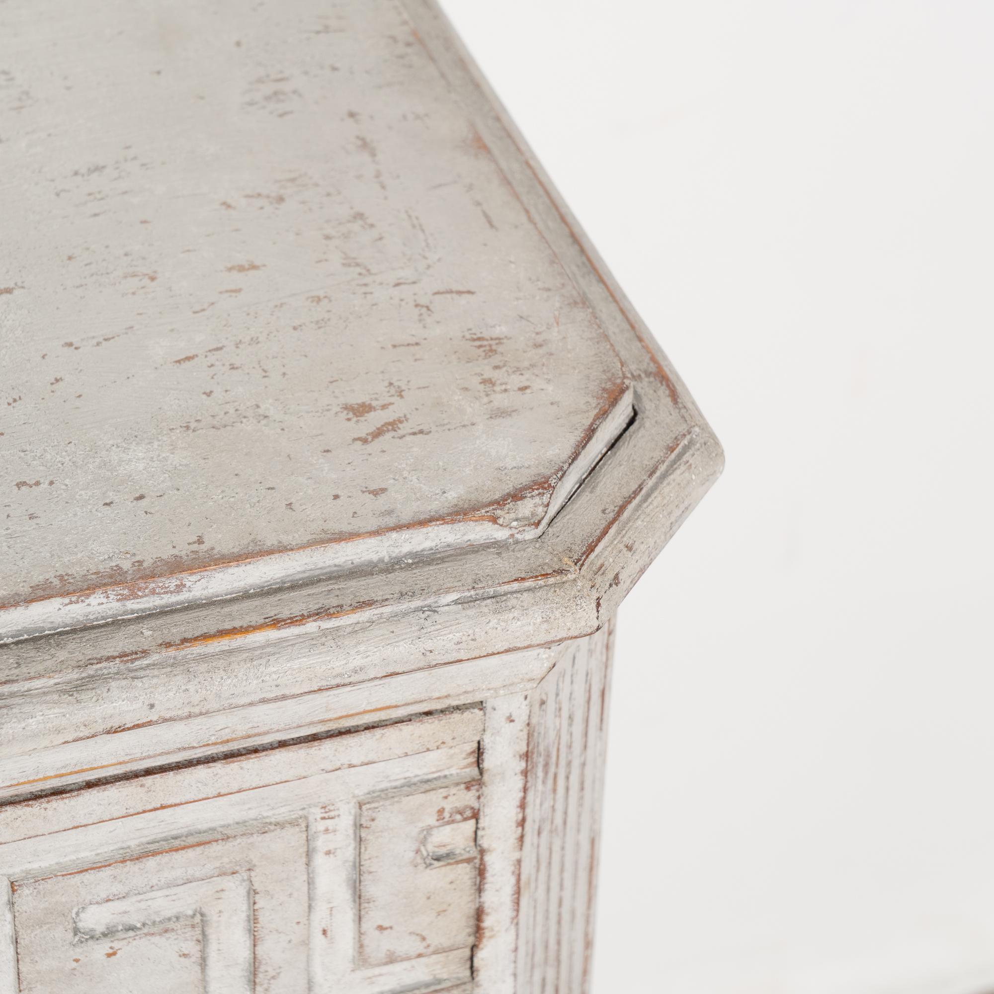 Pair of Gray Painted Gustavian Chest of Drawers, Sweden circa 1860 5