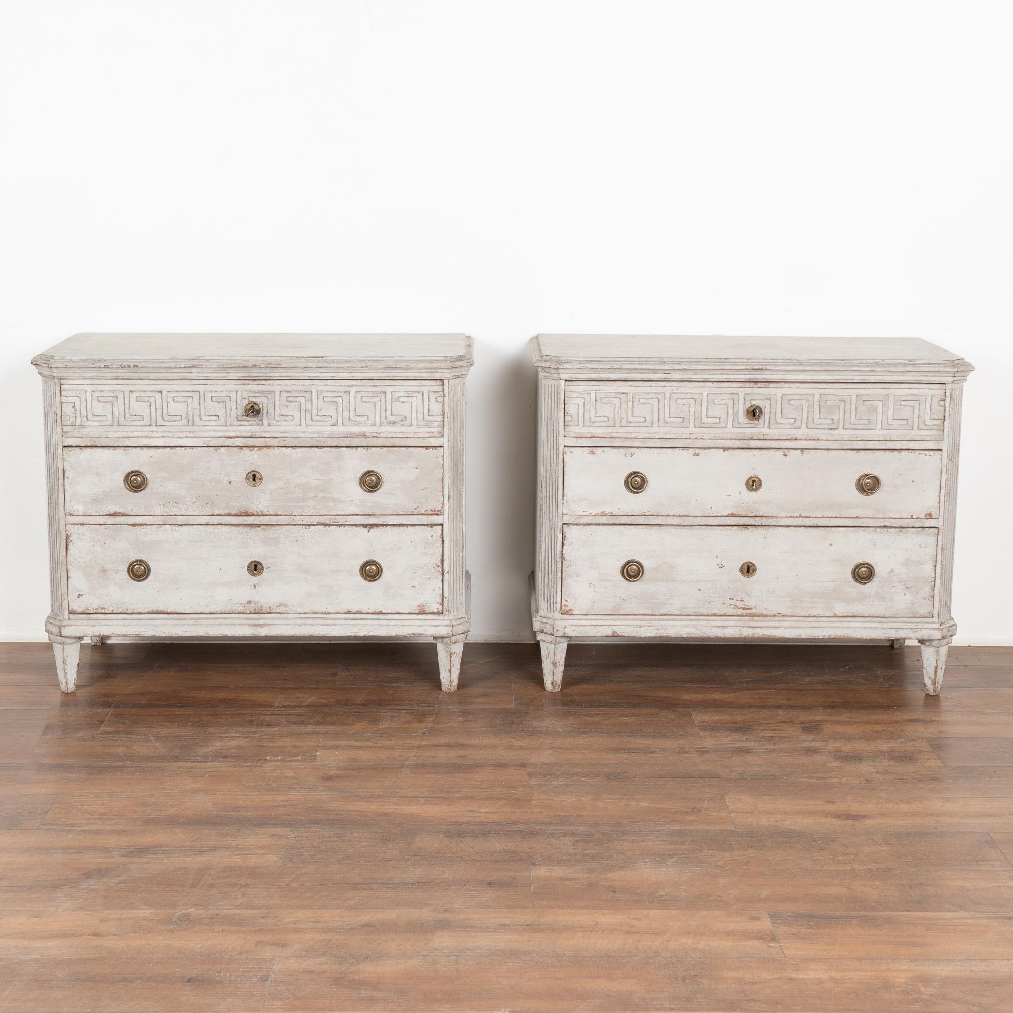 Pair of Gray Painted Gustavian Chest of Drawers, Sweden circa 1860 In Good Condition In Round Top, TX