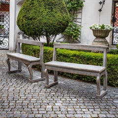 Pareja de bancos de madera pintados de gris, probablemente del siglo XIX