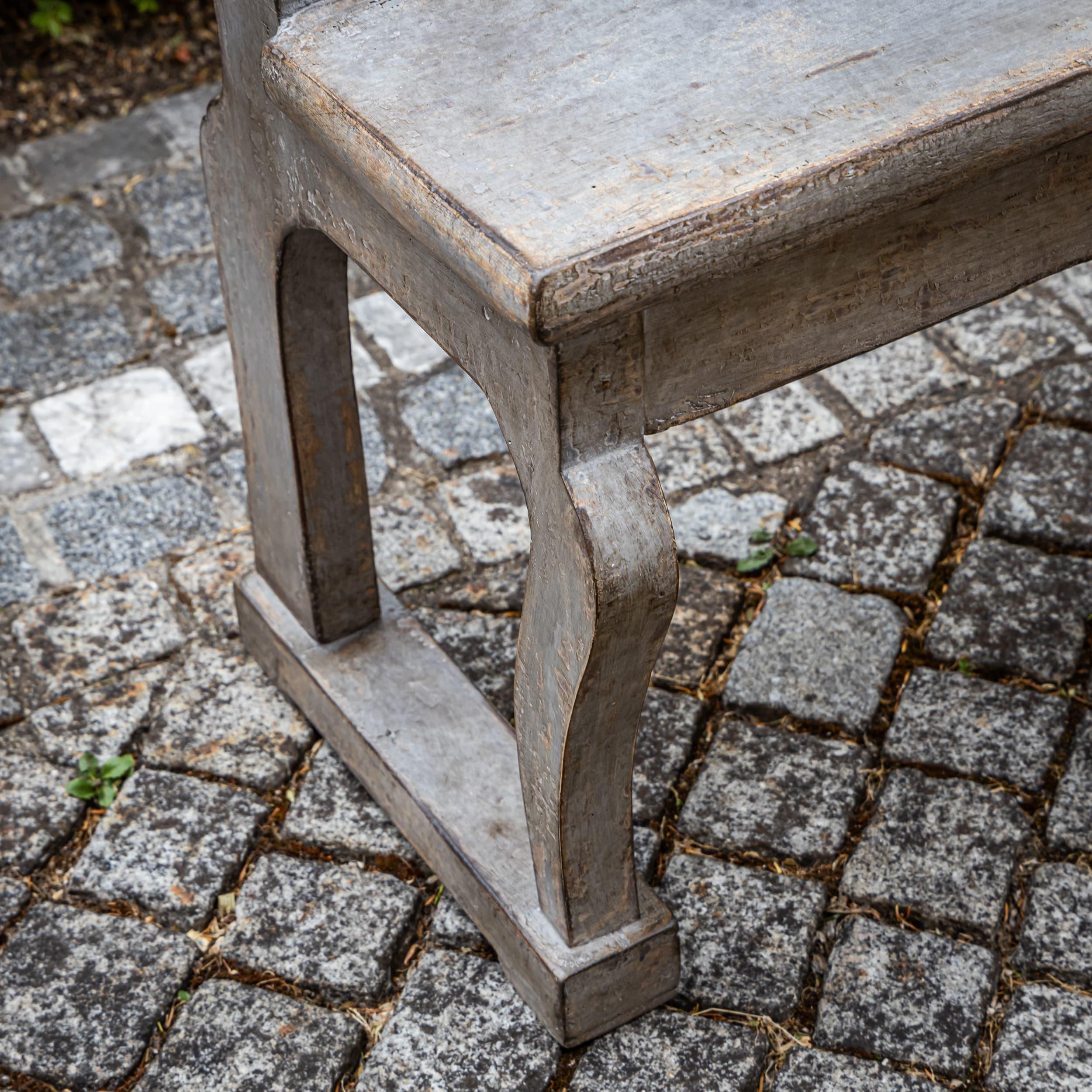 Legno Coppia di panche in legno dipinte di grigio, probabilmente del XIX secolo in vendita
