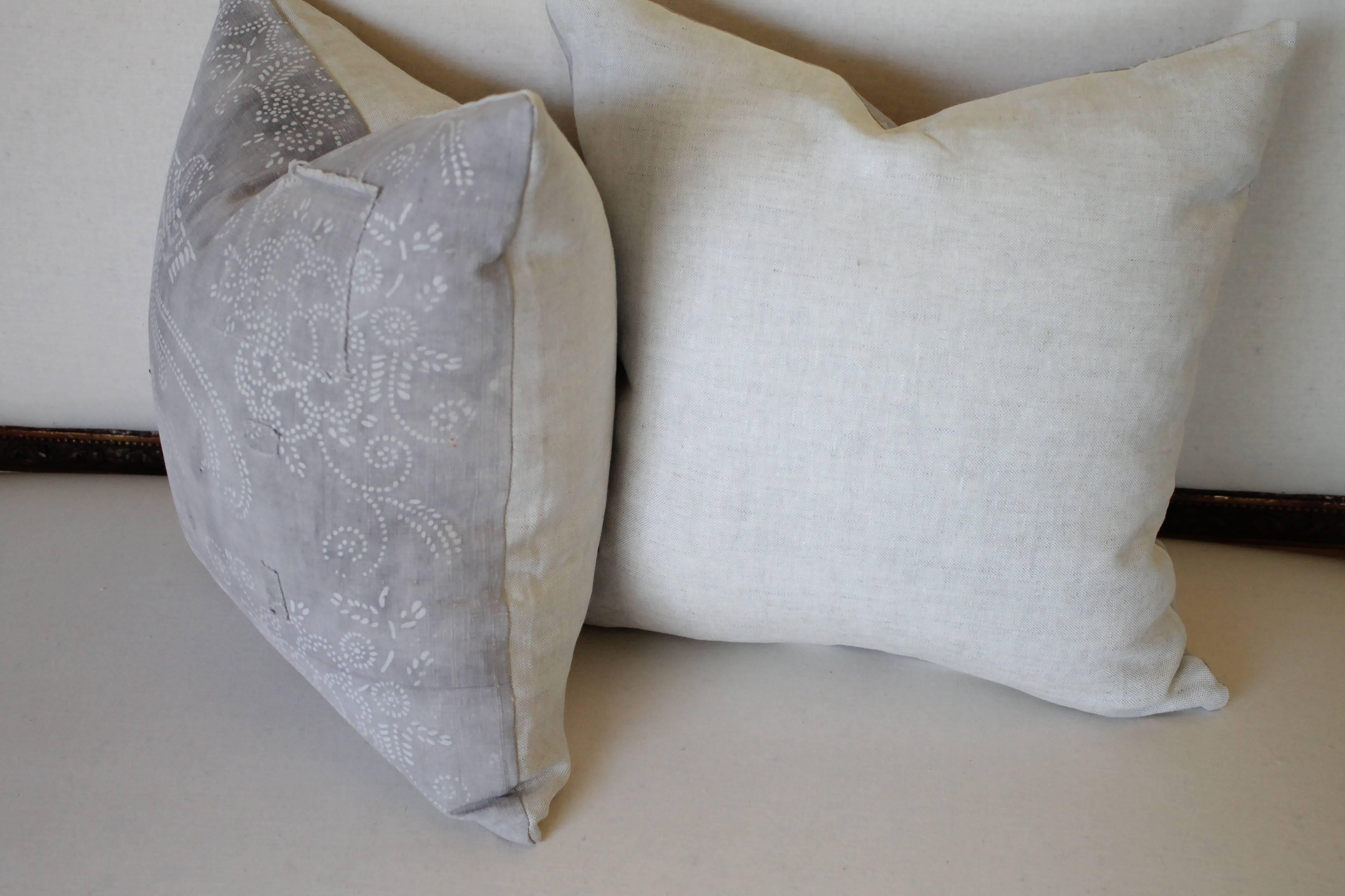 Gray Vintage Batik Style Accent Pillow In Good Condition In Brea, CA