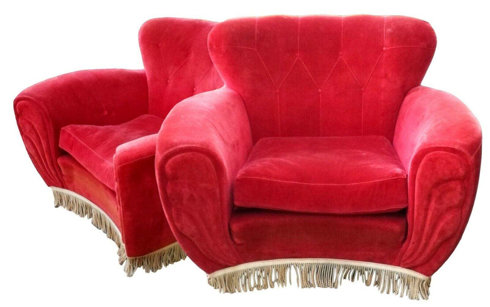 Paire de splendides et fascinants fauteuils originaux des années 1940 conçus par guglielmo ulrich , tapissés en tissu velouté de couleur corail avec frange inférieure en laine

dimensions énormes, 1 mètre en largeur et en profondeur, 83 cm en