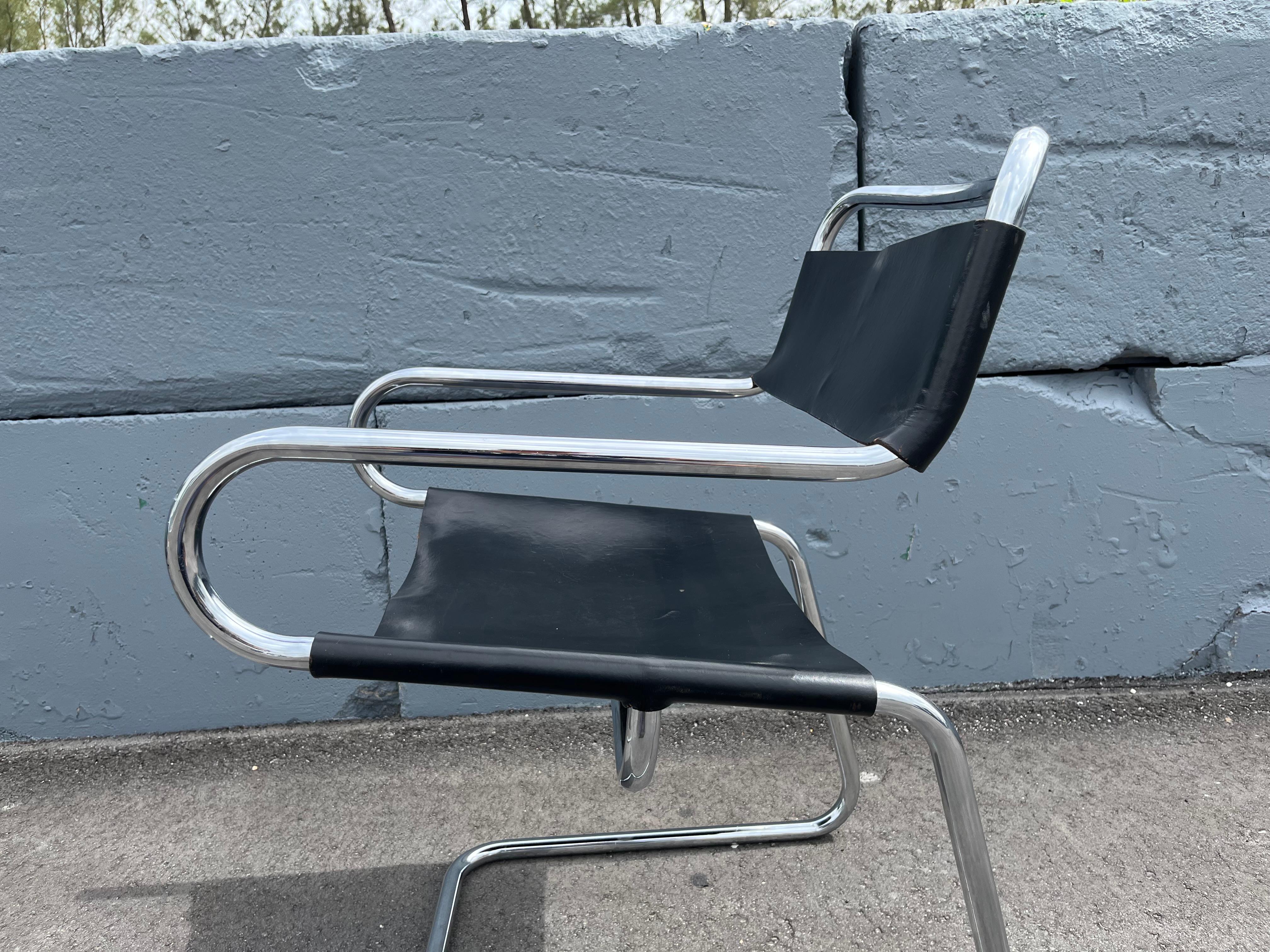 Paire de superbes fauteuils luge italiens en cuir sellier en vente 7