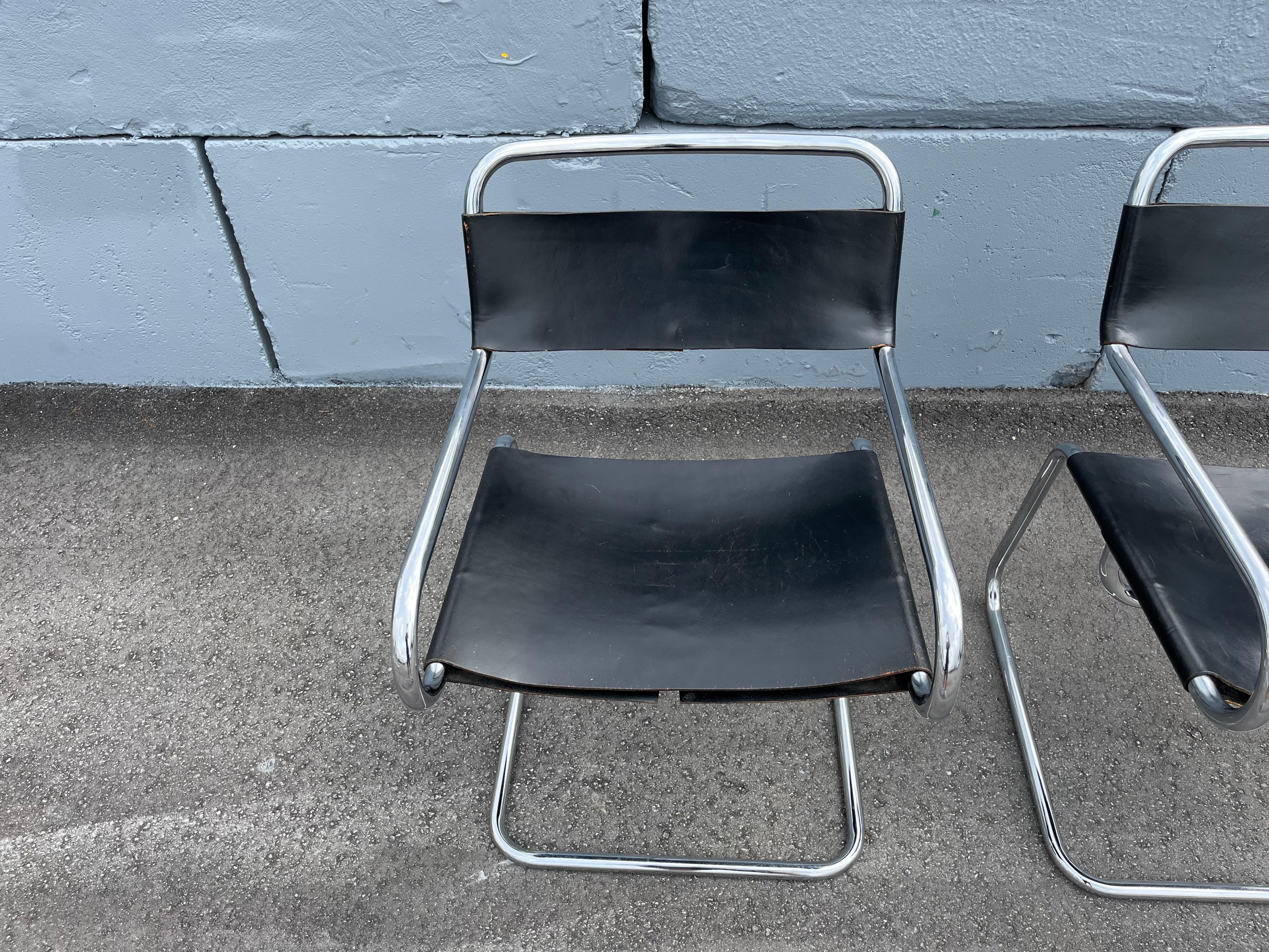 Paire de superbes fauteuils luge italiens en cuir sellier Bon état - En vente à Miami, FL