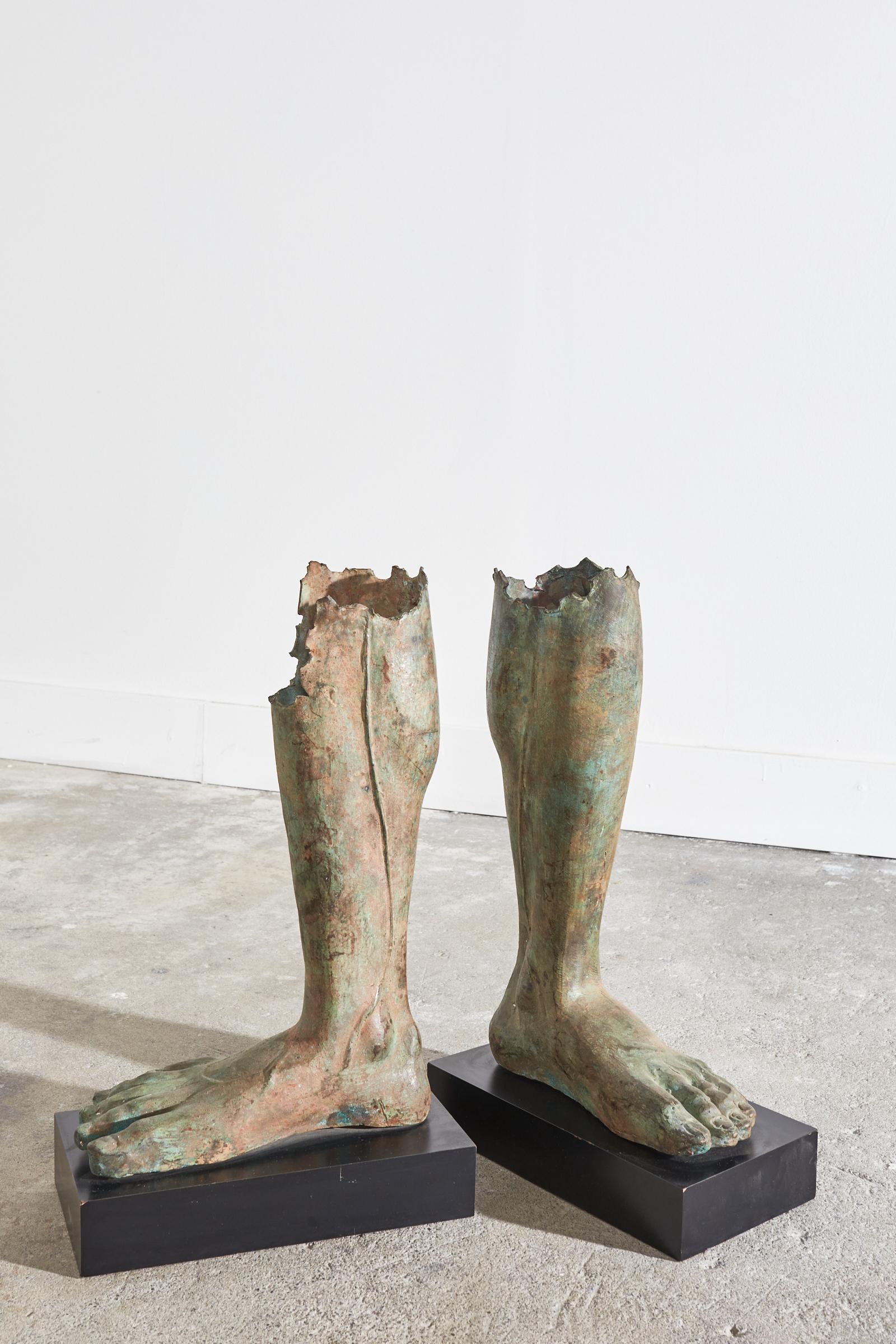 Paire de pieds en bronze de style gréco-romain provenant d'une statue romaine en vente 2