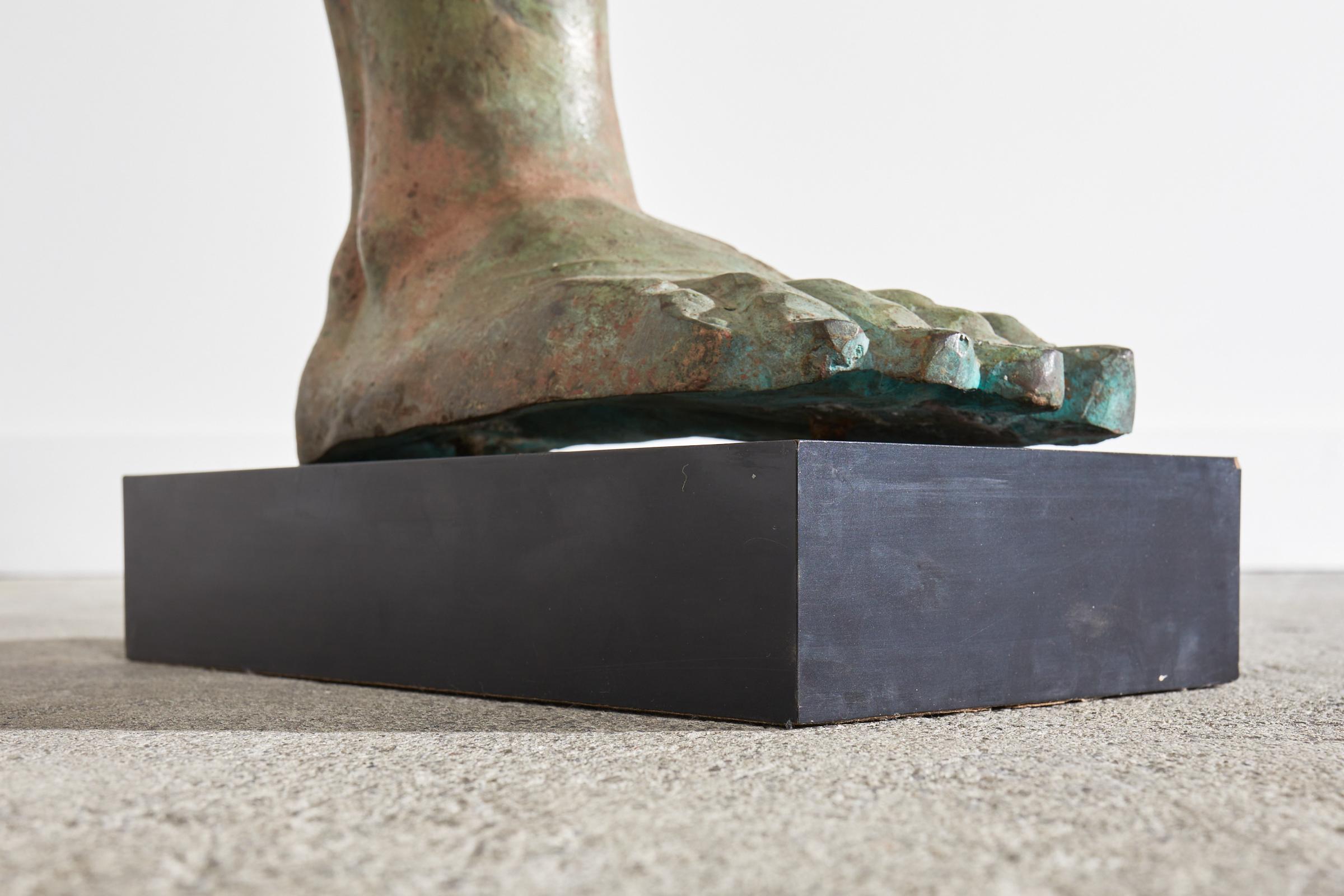 Paire de pieds en bronze de style gréco-romain provenant d'une statue romaine en vente 7