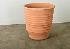 Paire de pots de reproduction grecque en terre cuite