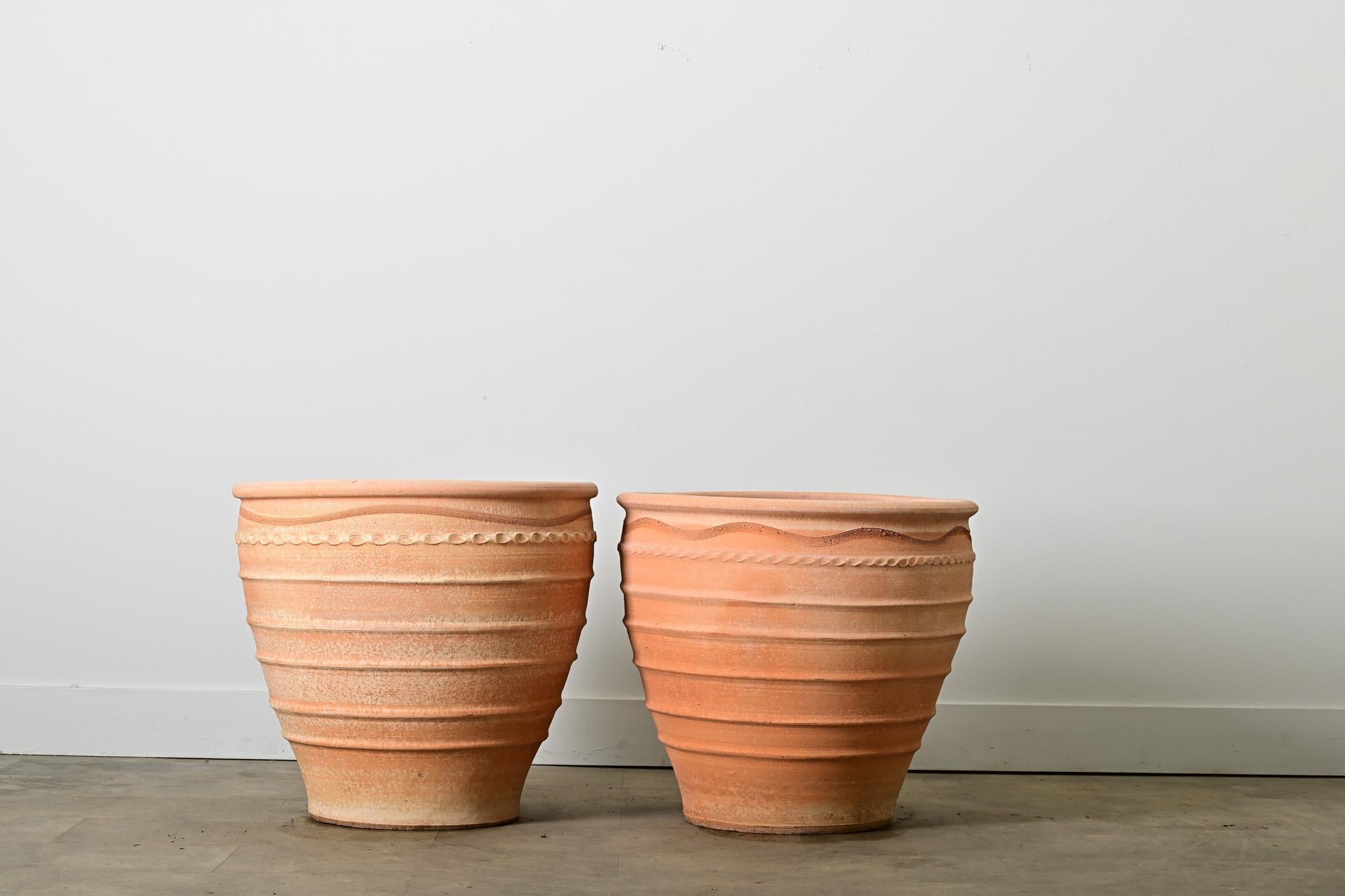 Greco classico Coppia di vasi in terracotta di riproduzione greca in vendita