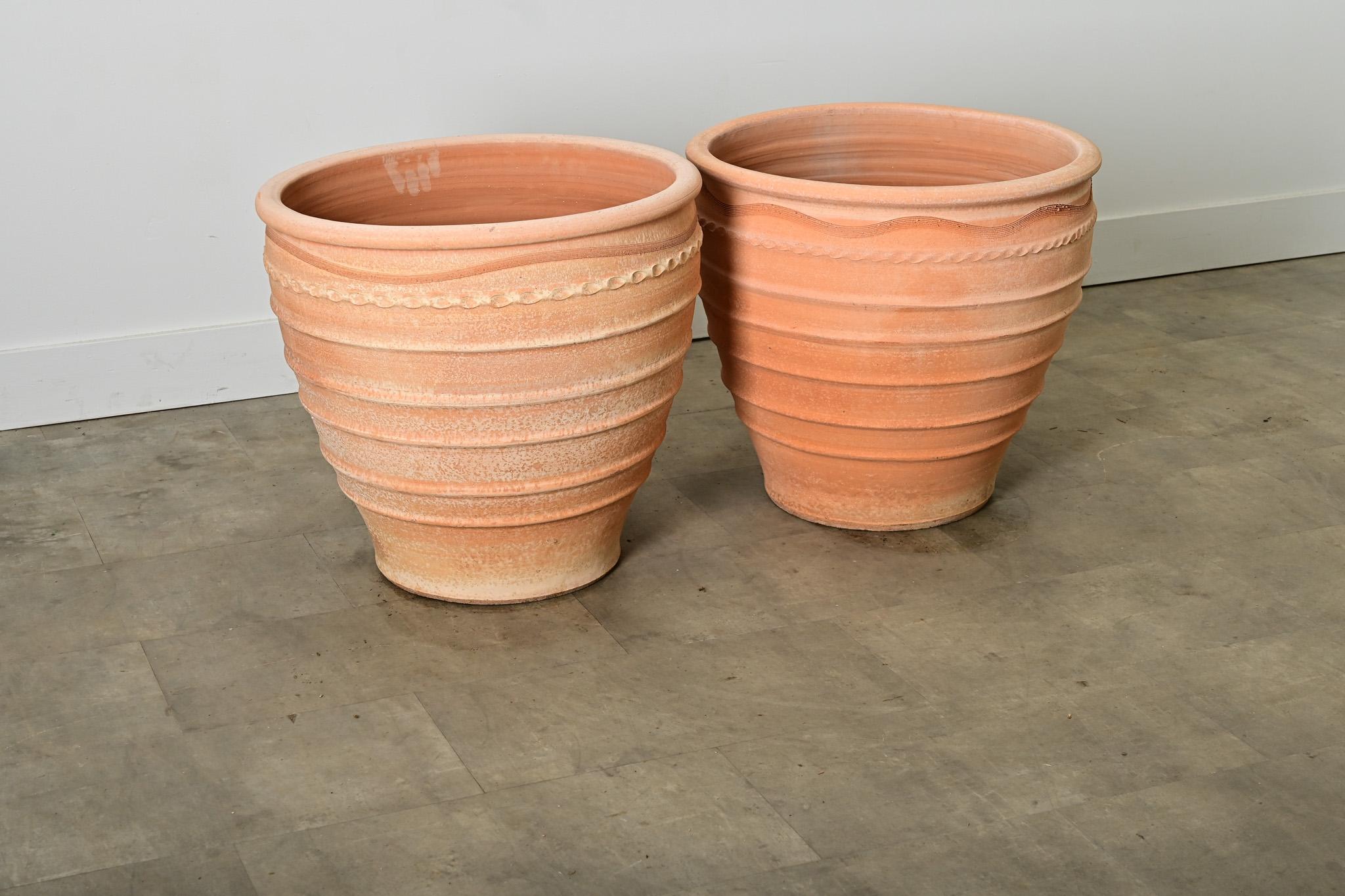 Altro Coppia di vasi in terracotta di riproduzione greca in vendita