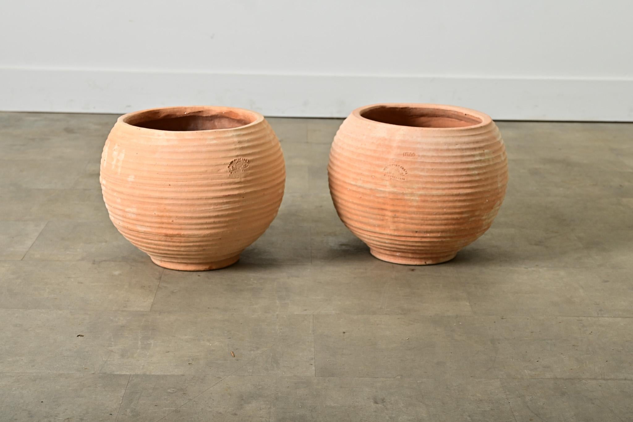 XXI secolo e contemporaneo Coppia di vasi in terracotta di riproduzione greca in vendita