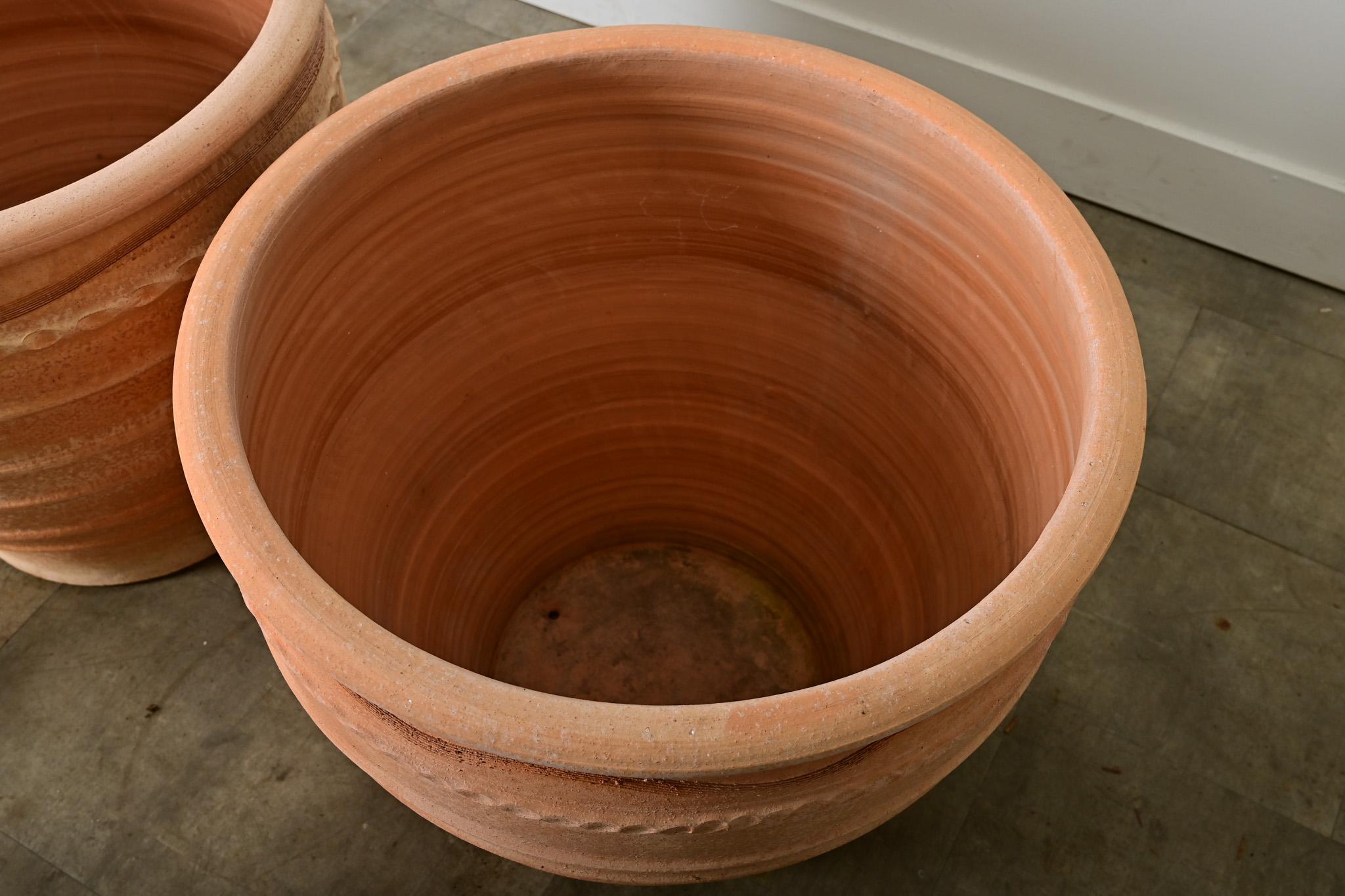 Ceramica Coppia di vasi in terracotta di riproduzione greca in vendita