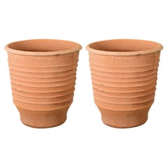 Pareja de macetas de terracota de reproducción griega