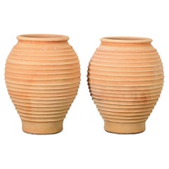 Paire de pots de reproduction grecque en terre cuite